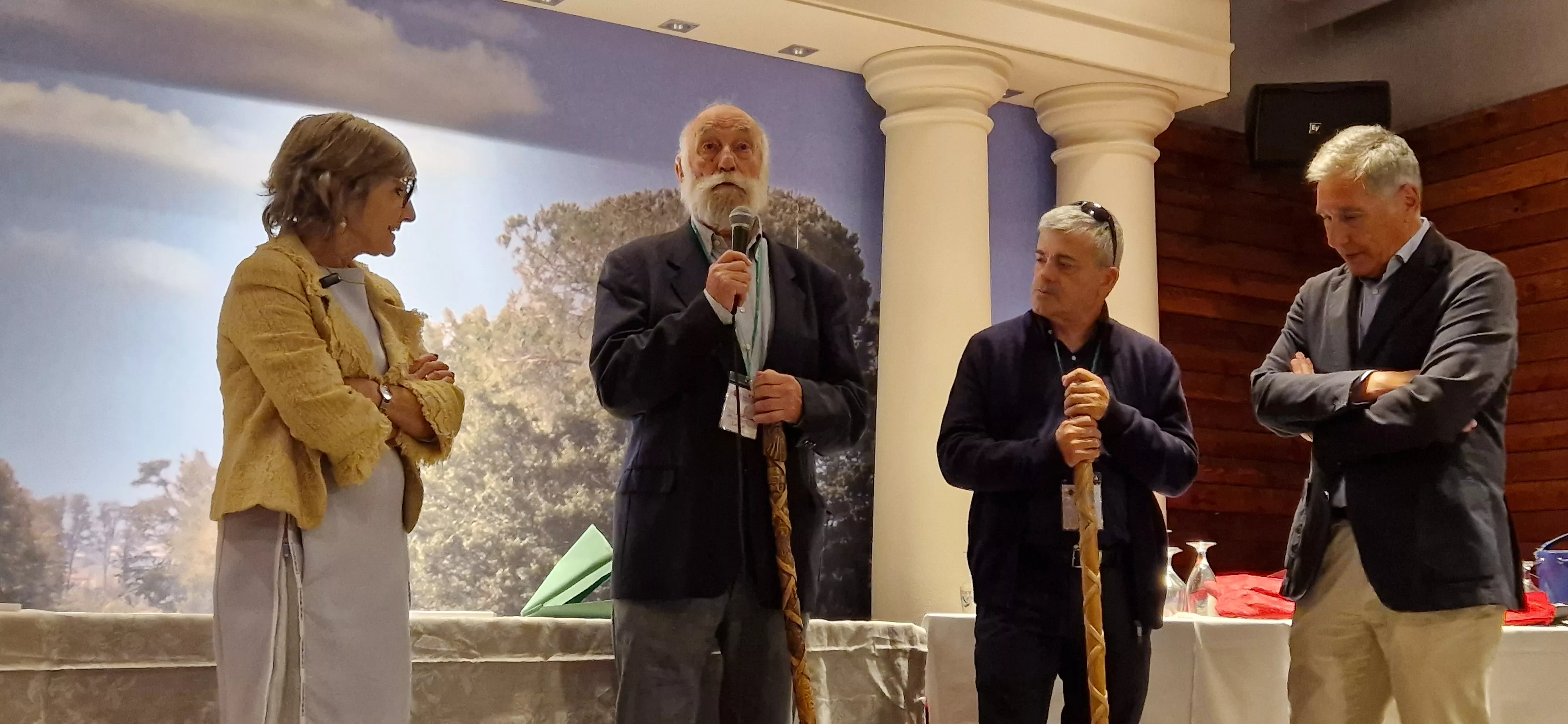 Entrega del Bordón del Peregrino del Camino de Santiago a Irún. Foto Myriam Martínez 