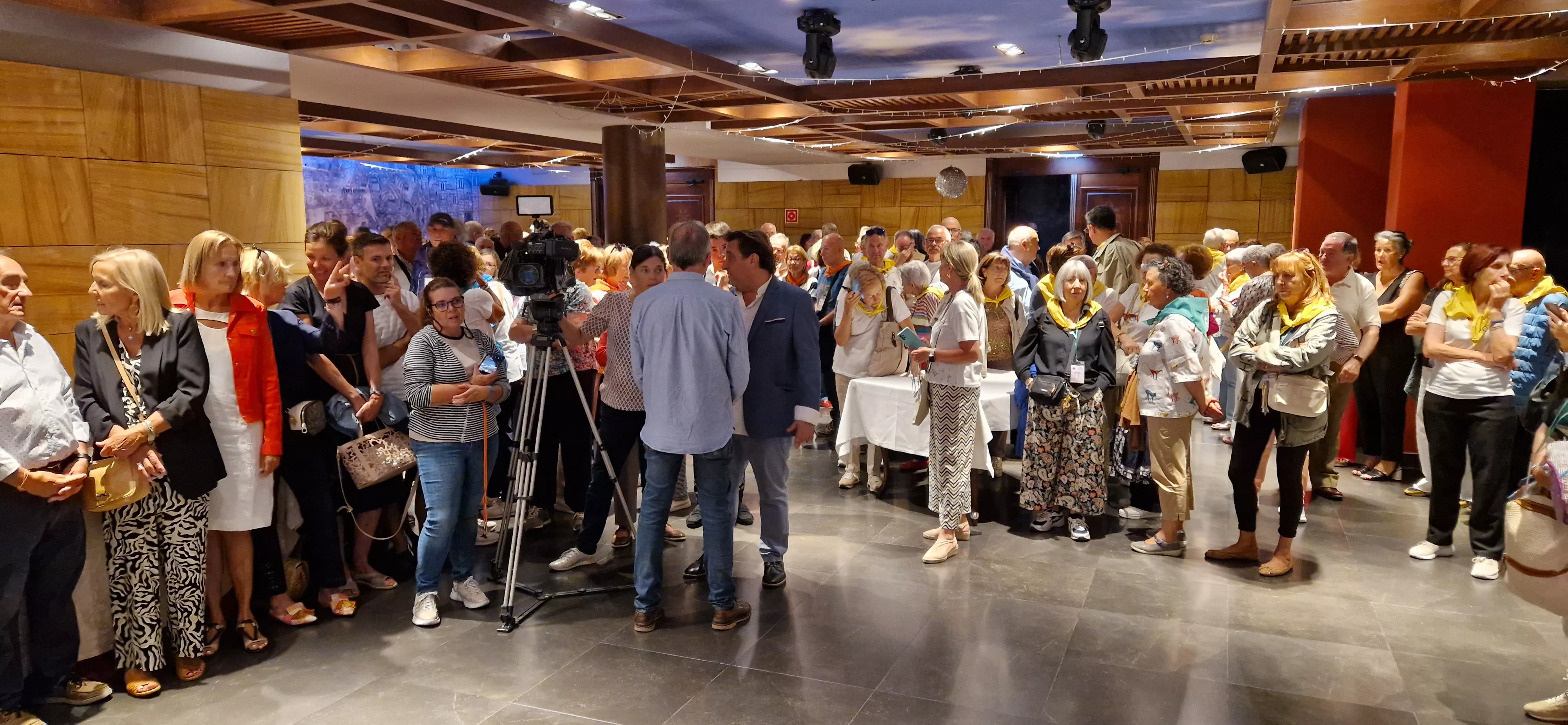 Entrega del Bordón del Peregrino del Camino de Santiago a Irún. Foto Myriam Martínez 