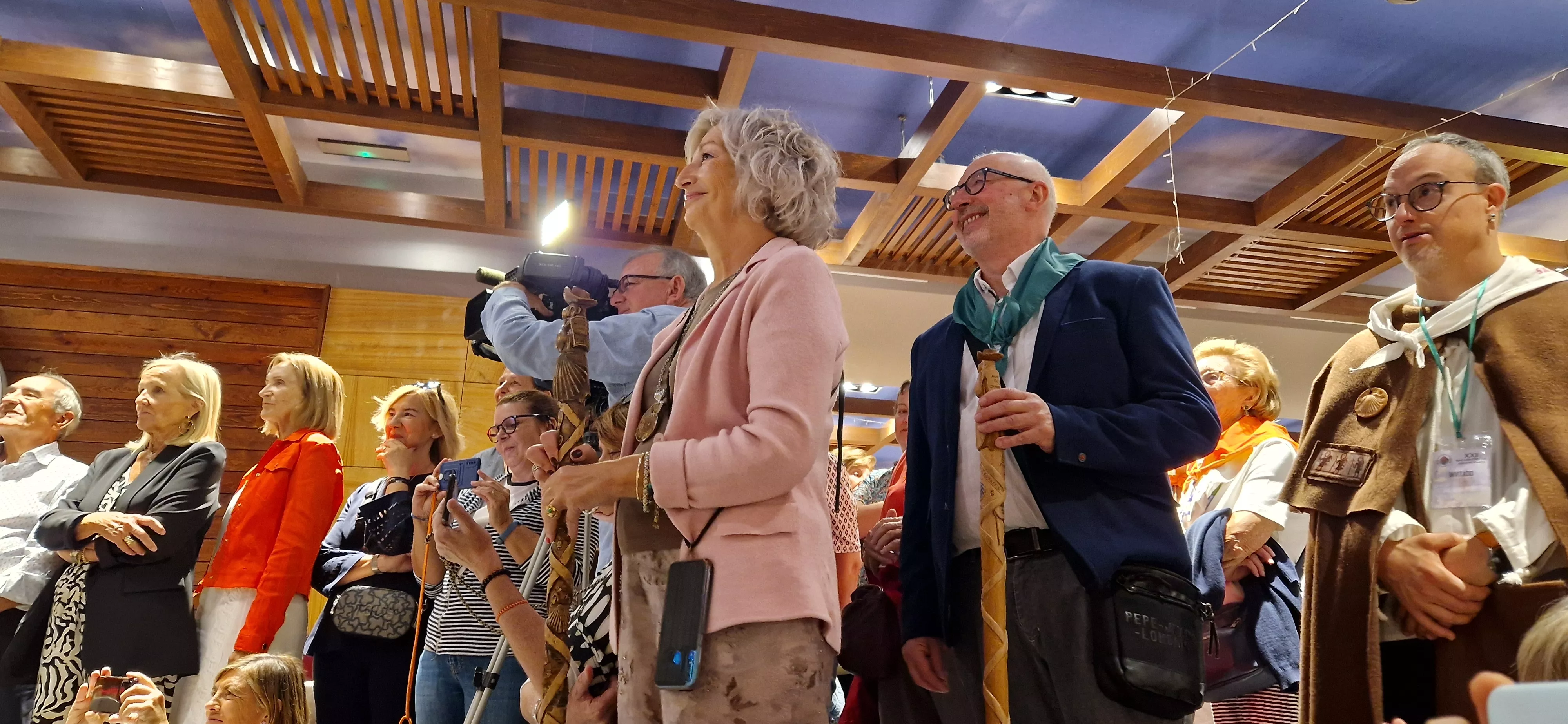 Entrega del Bordón del Peregrino del Camino de Santiago a Irún. Foto Myriam Martínez 
