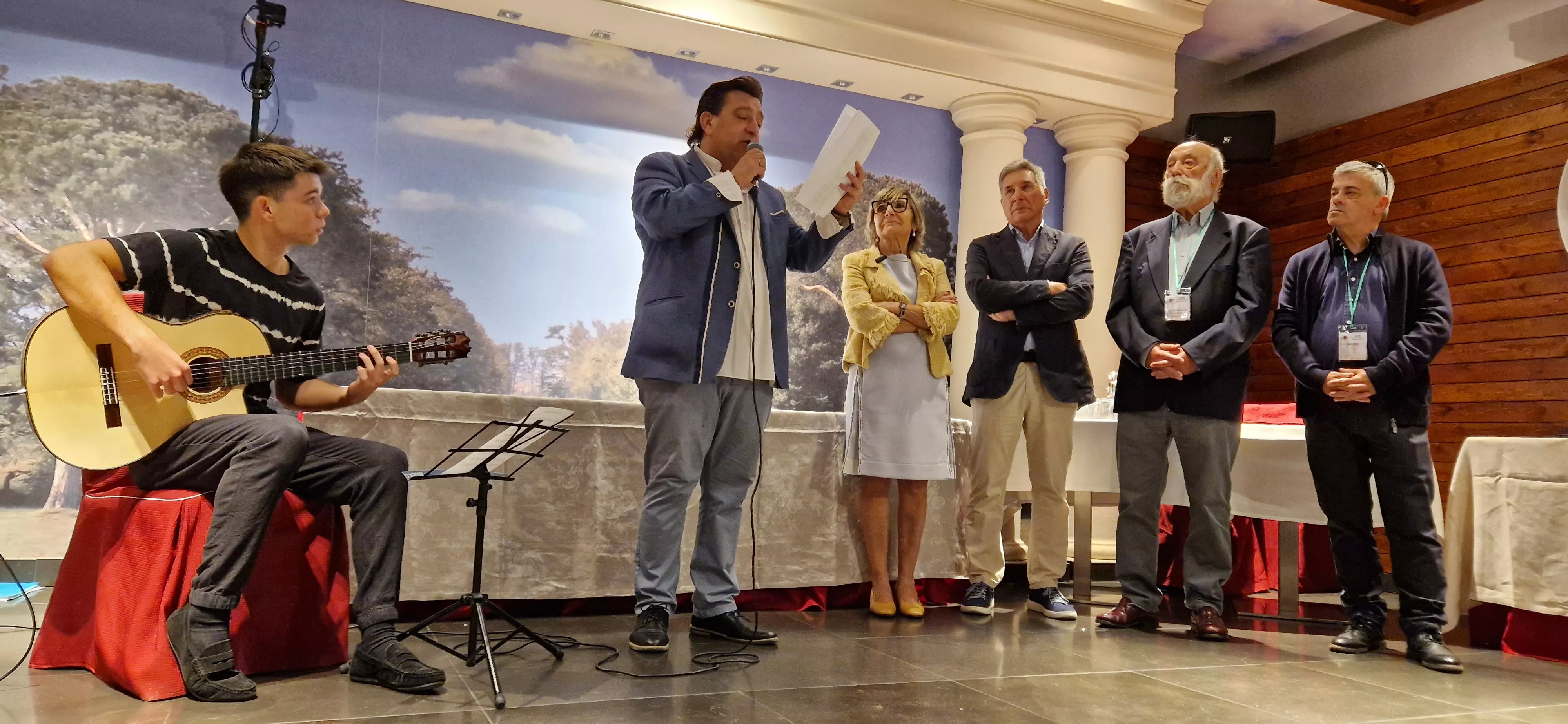 Toño Julve, en la entrega del Bordón del Peregrino del Camino de Santiago a Irún. Foto Myriam Martínez 