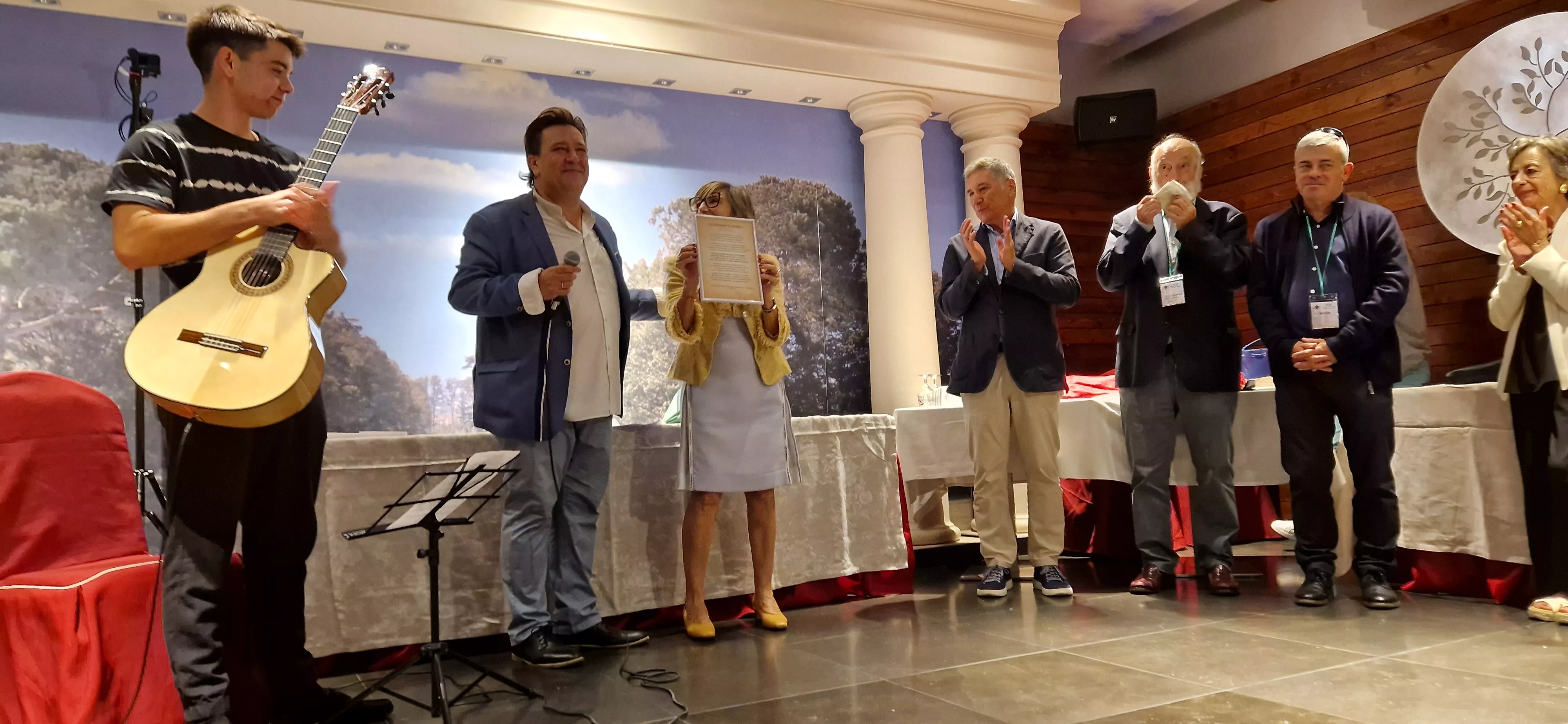 Entrega del Bordón del Peregrino del Camino de Santiago a Irún. Foto Myriam Martínez 