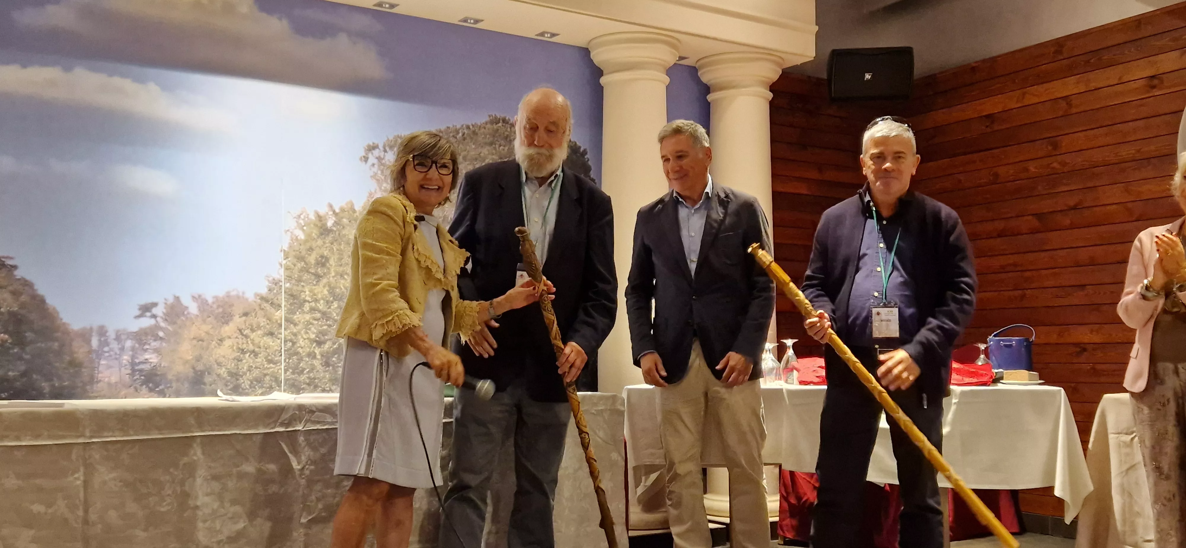 Entrega del Bordón del Peregrino del Camino de Santiago a Irún. Foto Myriam Martínez