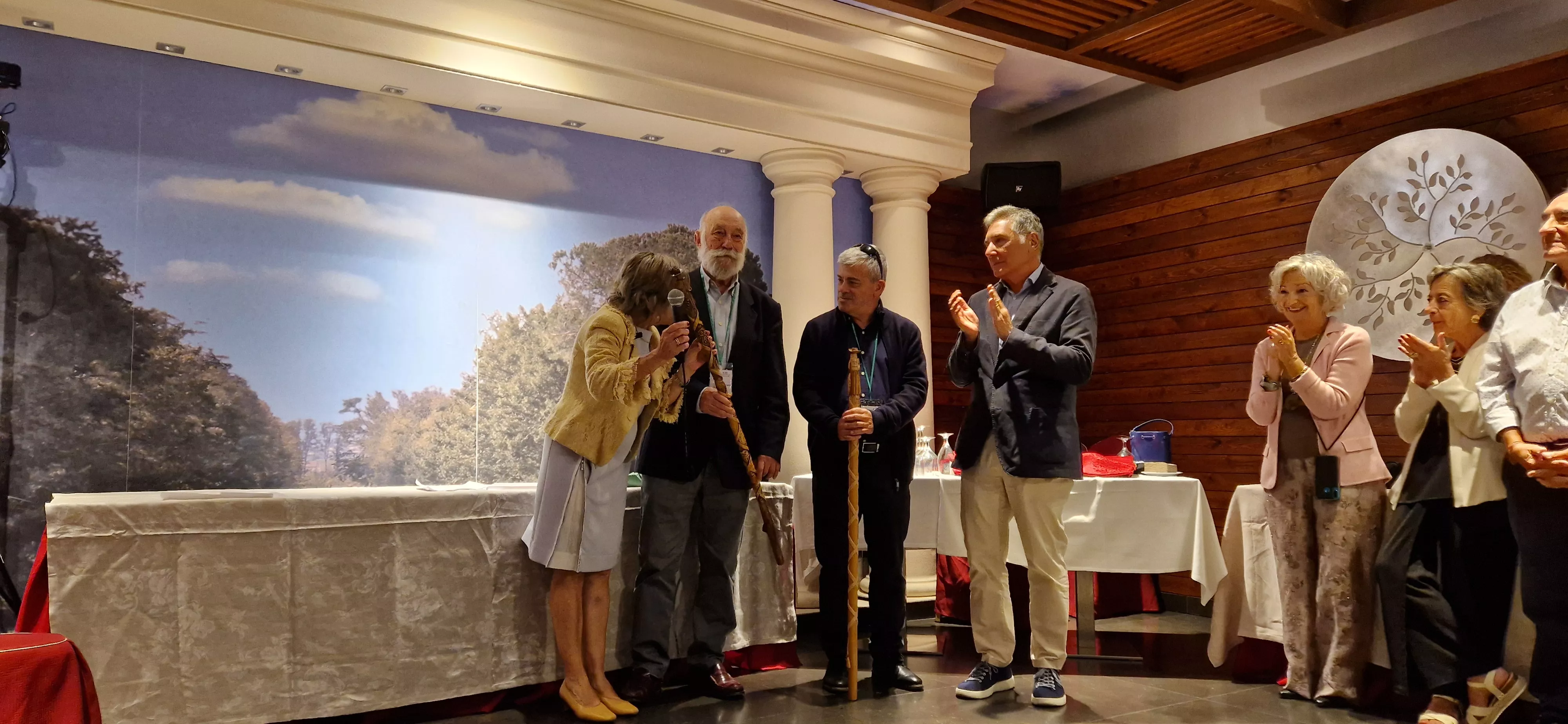 Entrega del Bordón del Peregrino del Camino de Santiago a Irún. Foto Myriam Martínez 