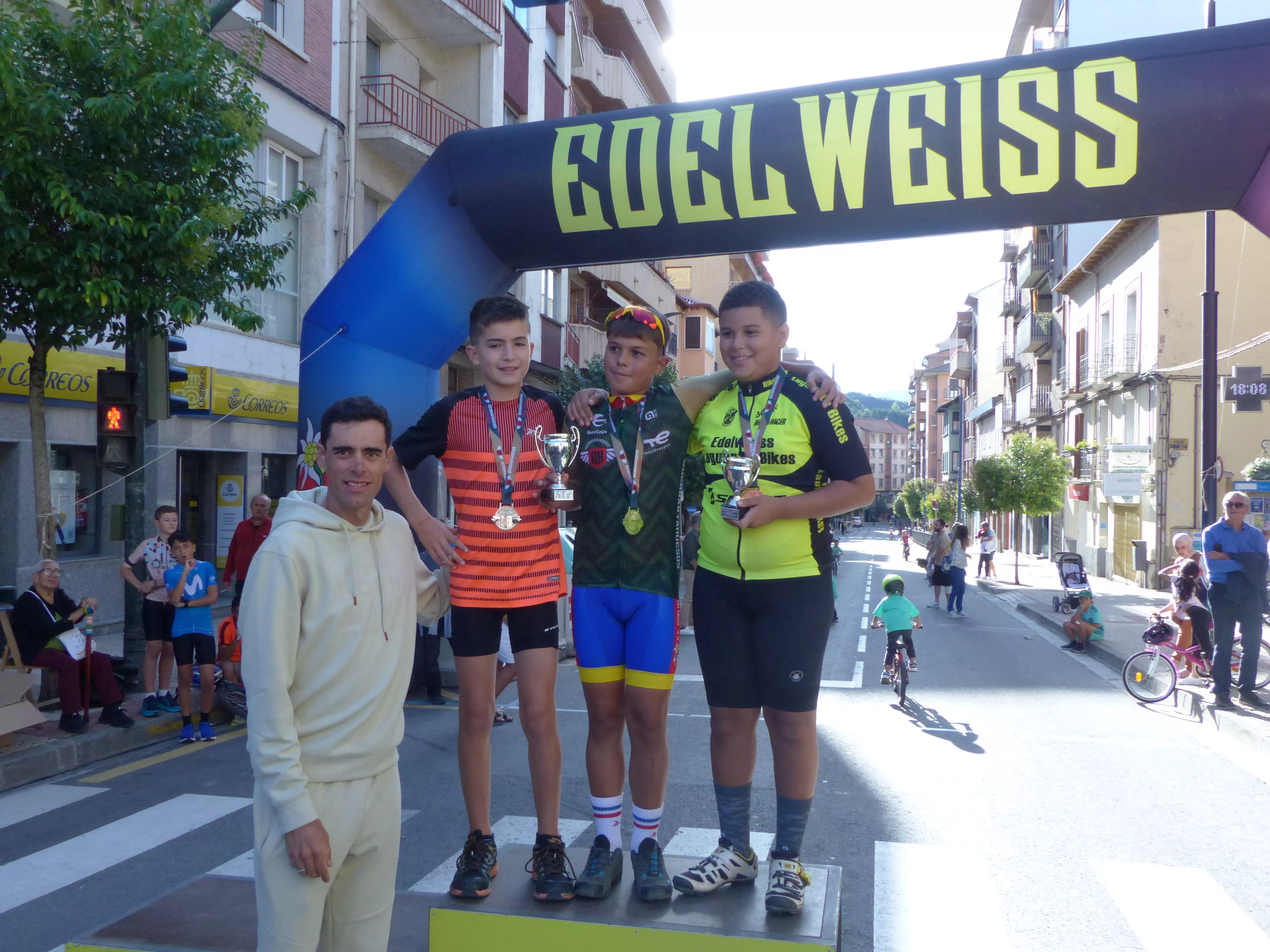 Mini Quebrantahuesos. Foto Andrés Alcaraz.