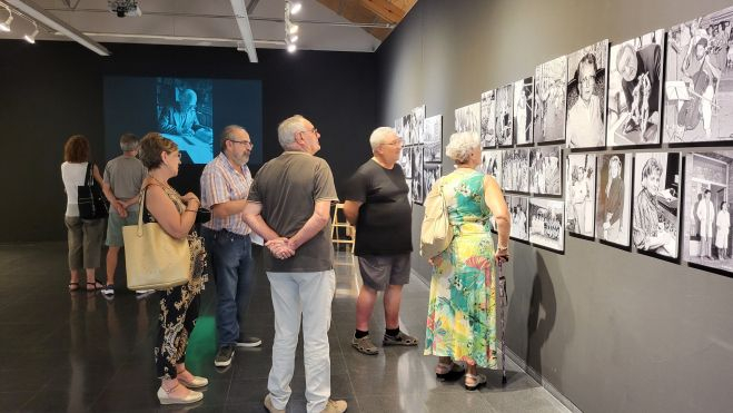 Víctor Ibañez en una visita guiada a la exposición. Víctor Ibañez en una visita guiada a la exposición.