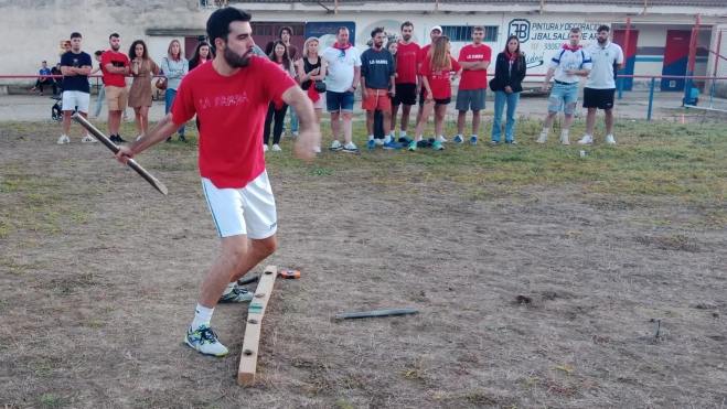 Juegos tradicionales en Lalueza, tiro de barra aragonesa. Juegos tradicionales en Lalueza, tiro de barra aragonesa.