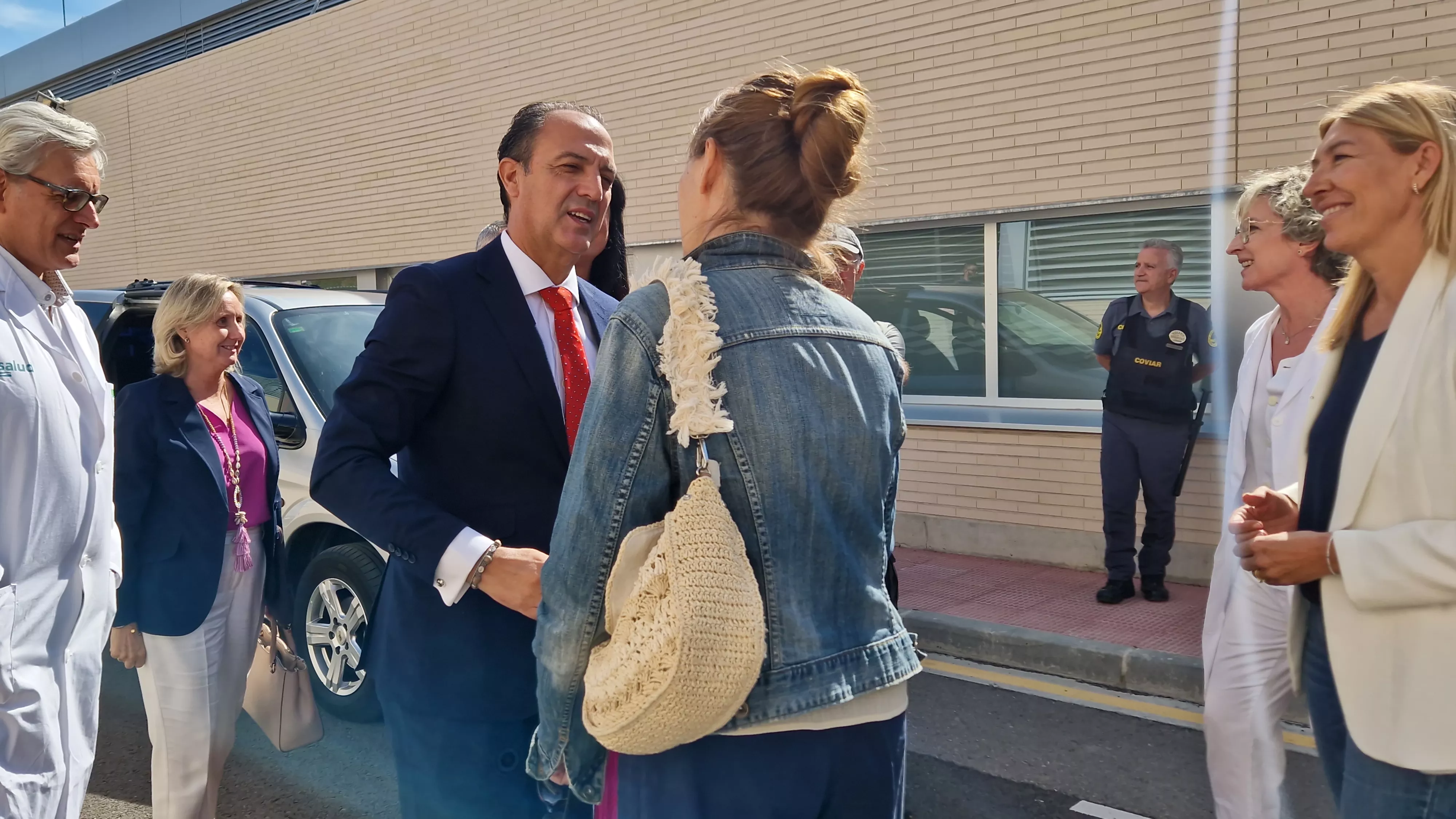 Visita de Bancalero para anunciar la ampliación del servicio de Radioterapia. Foto Myriam Martínez 