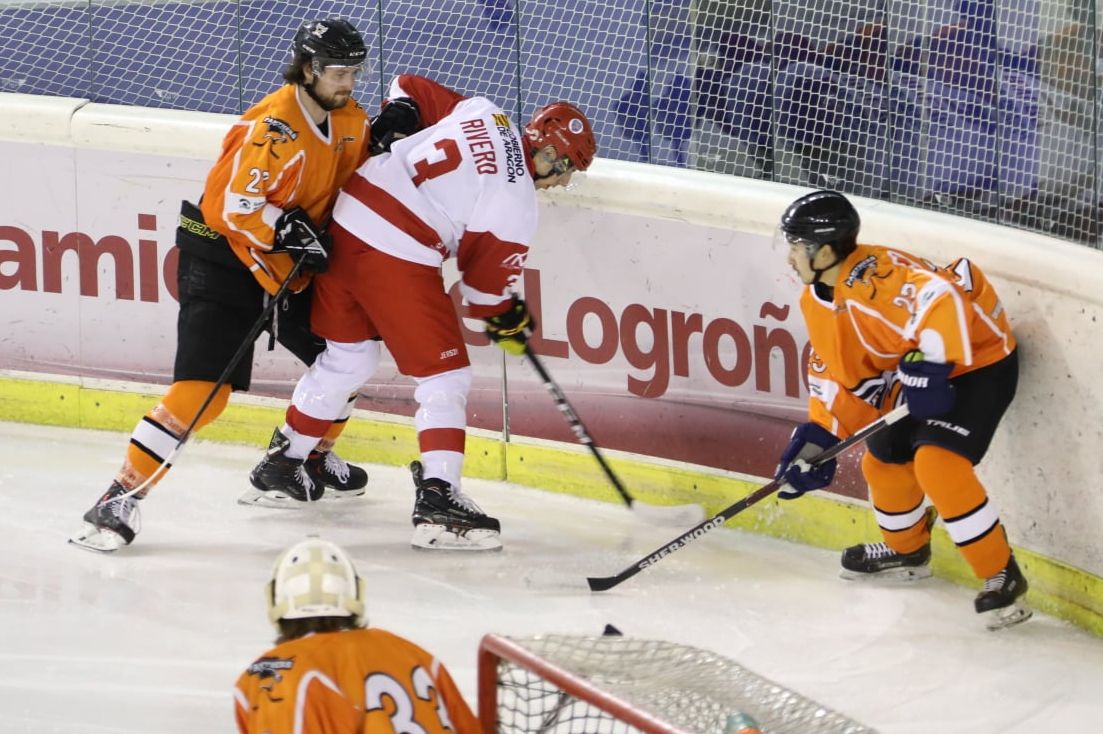 Partido que el Hielo Jaca disputó en Logroño durante el pasado mes de febrero, en el marco de la Liga de la temporada pasada. Foto: Miguel Ramón Henares