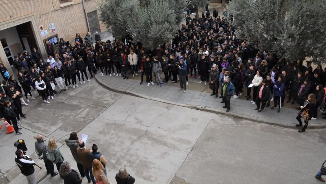 Participantes en el acto institucional celebrado el 25N en Barbastro Participantes en el acto institucional celebrado el 25N en Barbastro