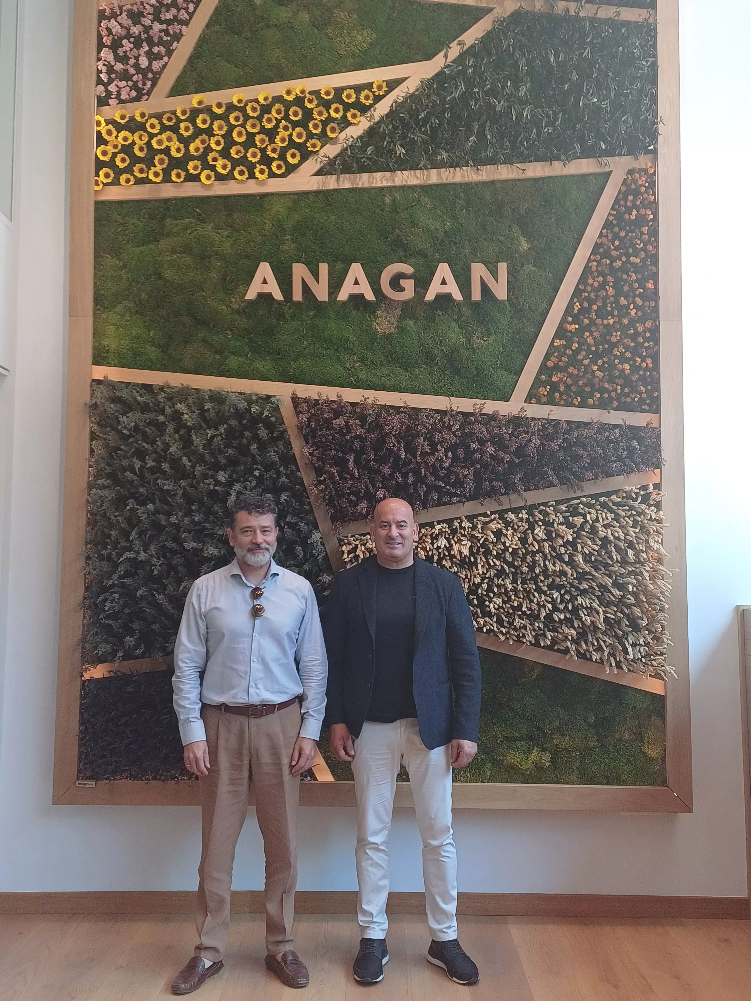 Gregorio Cabrero y Alberto Sainz, tras la firma del convenio de Morlán y Anagan