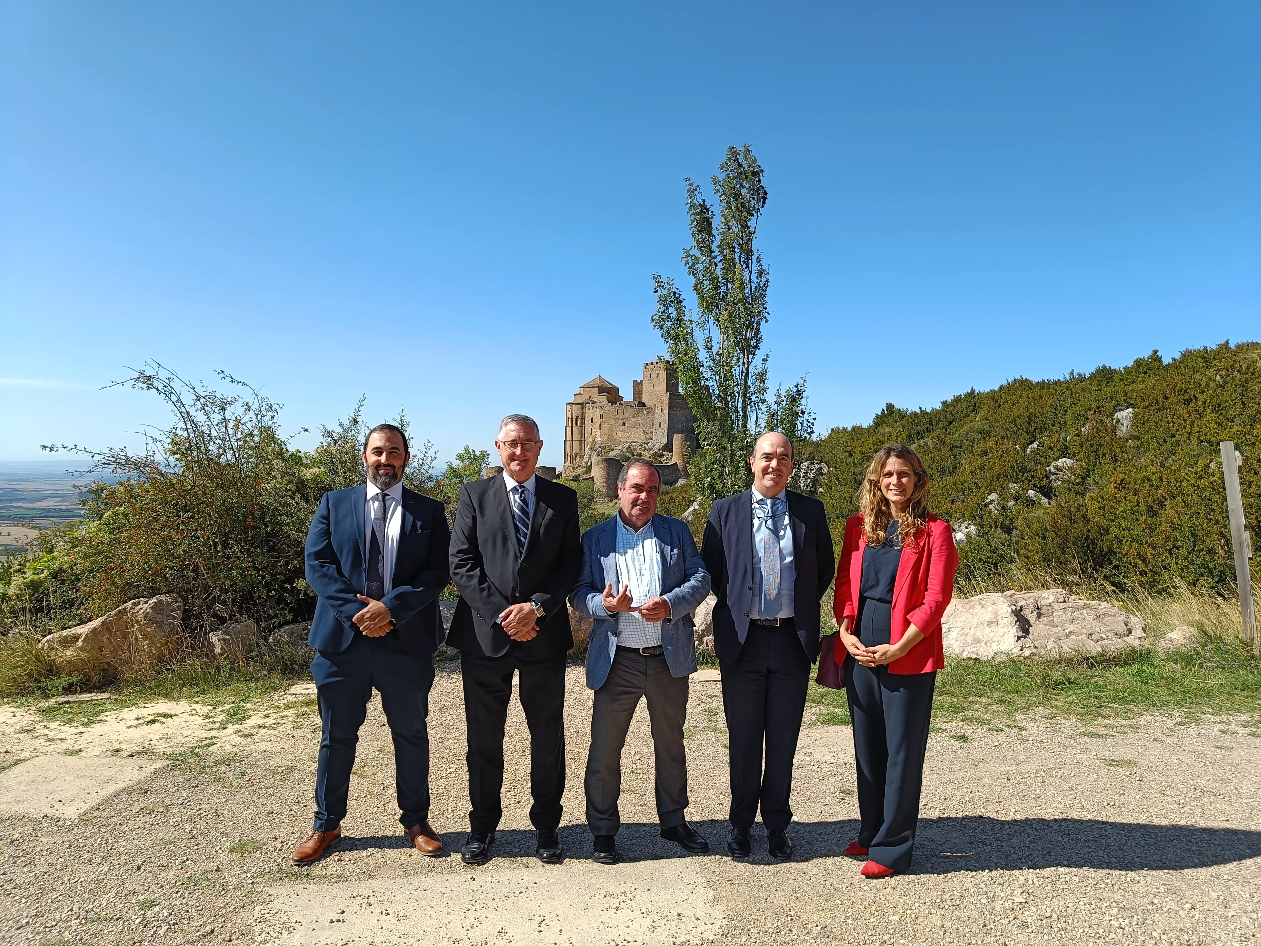 El consejero Manuel Blasco ha conocido este martes las novedades del Castillo de Loarre. El consejero Manuel Blasco ha conocido este martes las novedades del Castillo de Loarre.