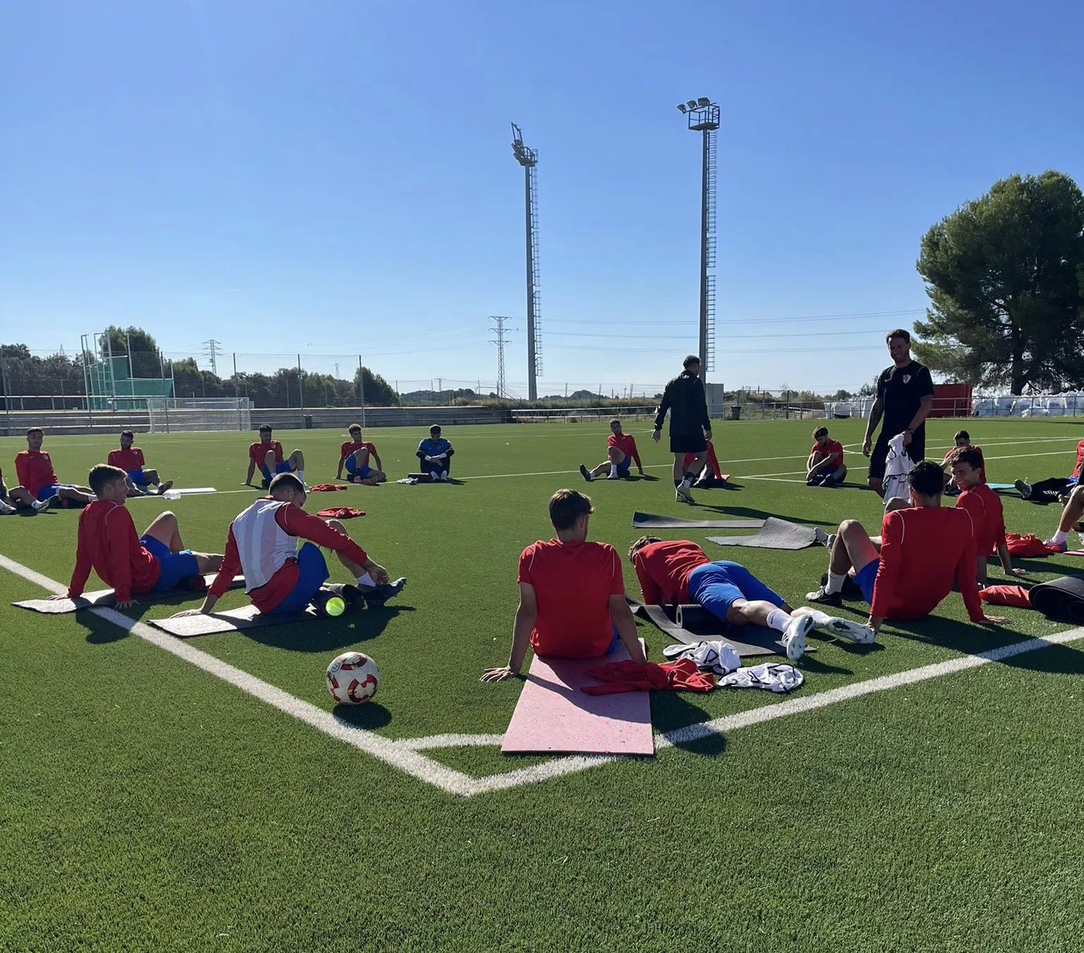 Jugadores del Barbastro en un entrenamiento.