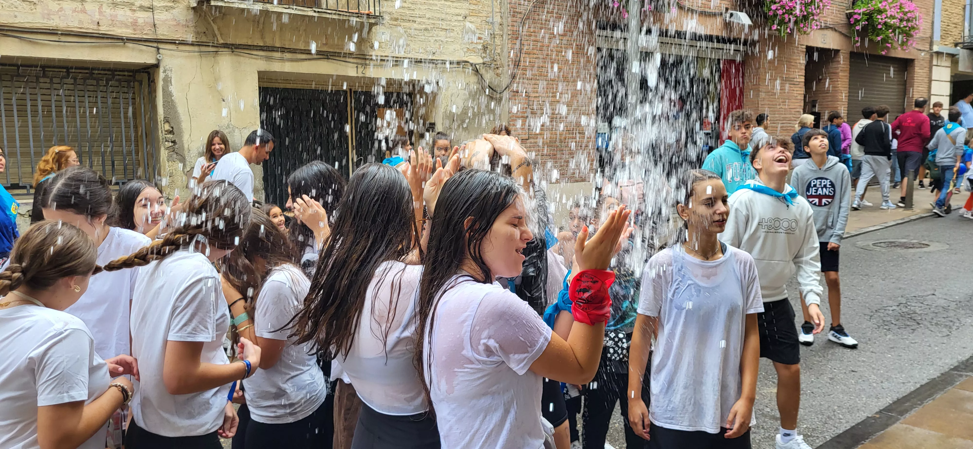 Codetazo infantil con el que Monzón ha iniciado las fiestas de San Mateo 2024. Foto Mercedes Manterola