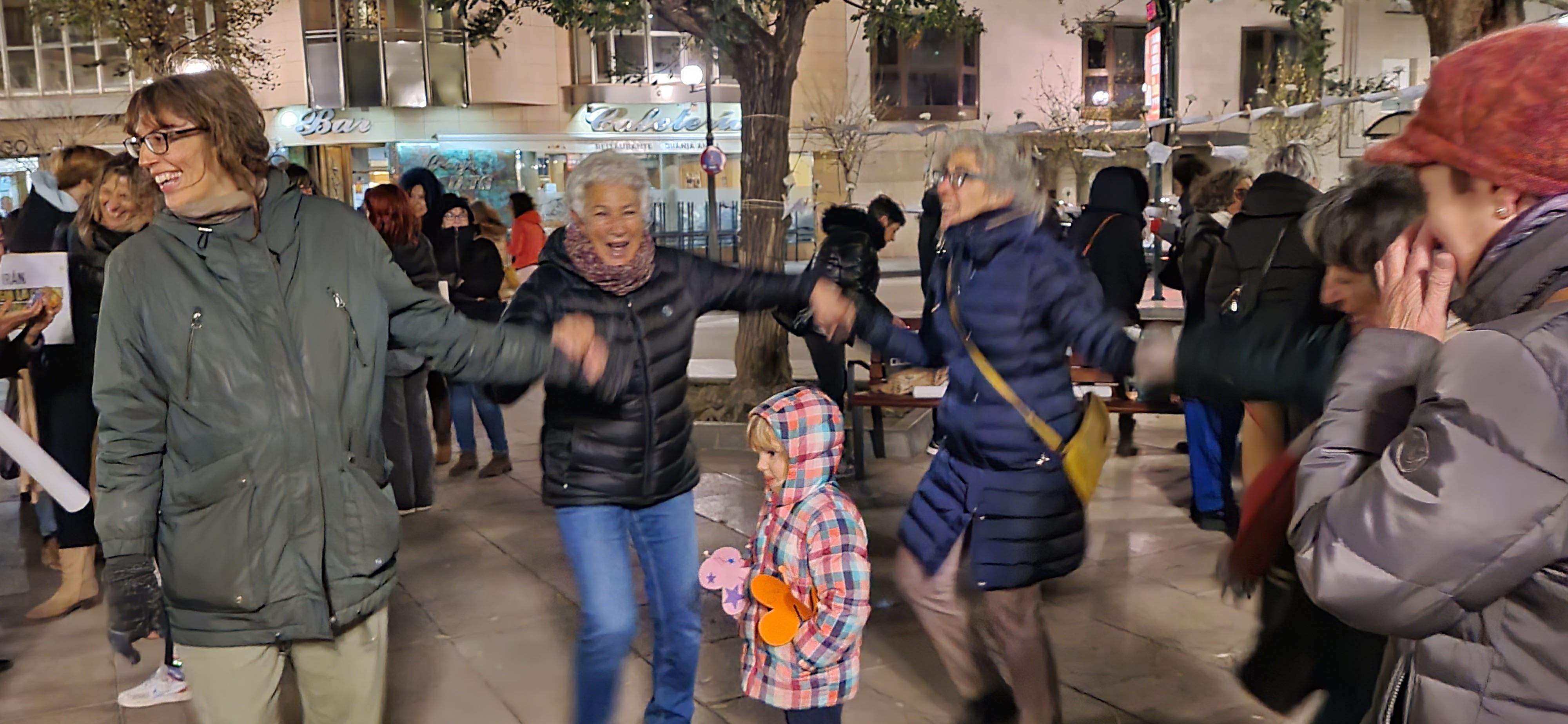 Concentración por el fin de la violencia contra las mujeres en Huesca