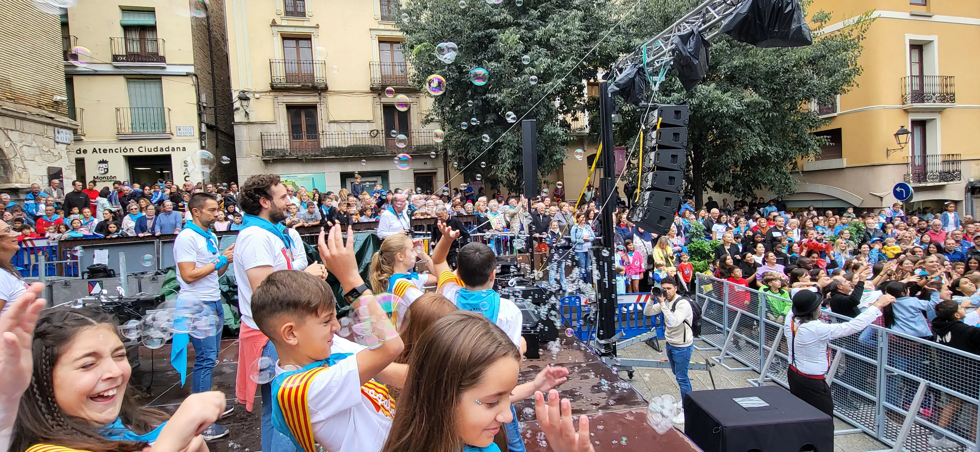 Codetazo infantil con el que Monzón ha iniciado las fiestas de San Mateo 2024. Foto Mercedes Manterola
