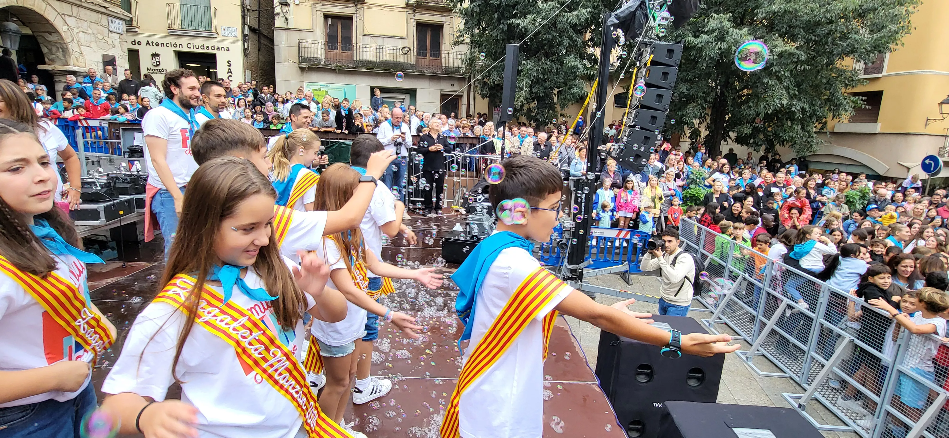Codetazo infantil con el que Monzón ha iniciado las fiestas de San Mateo 2024. Foto Mercedes Manterola