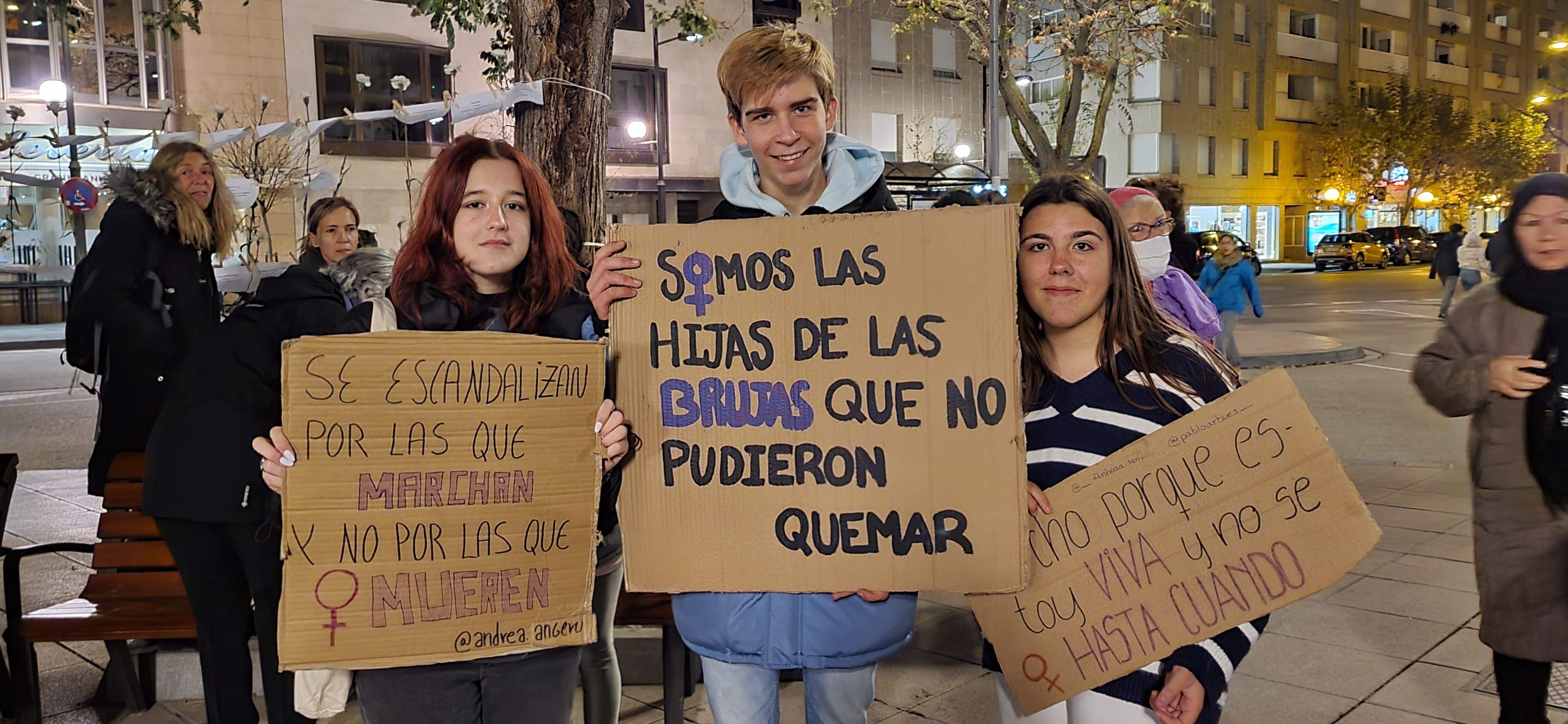 Concentración por el fin de la violencia contra las mujeres en Huesca