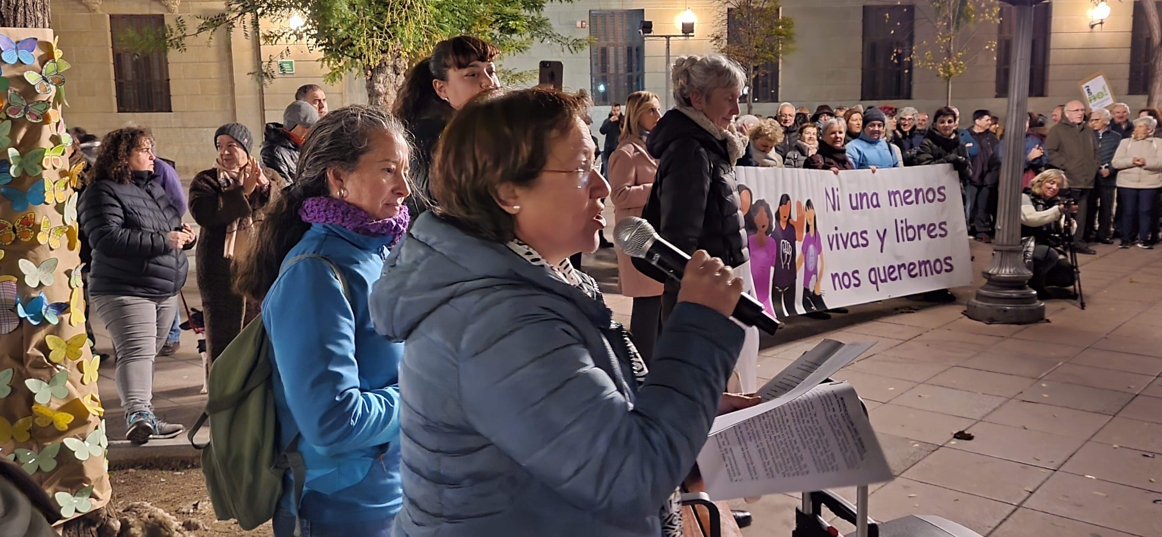 Concentración por el fin de la violencia contra las mujeres en Huesca