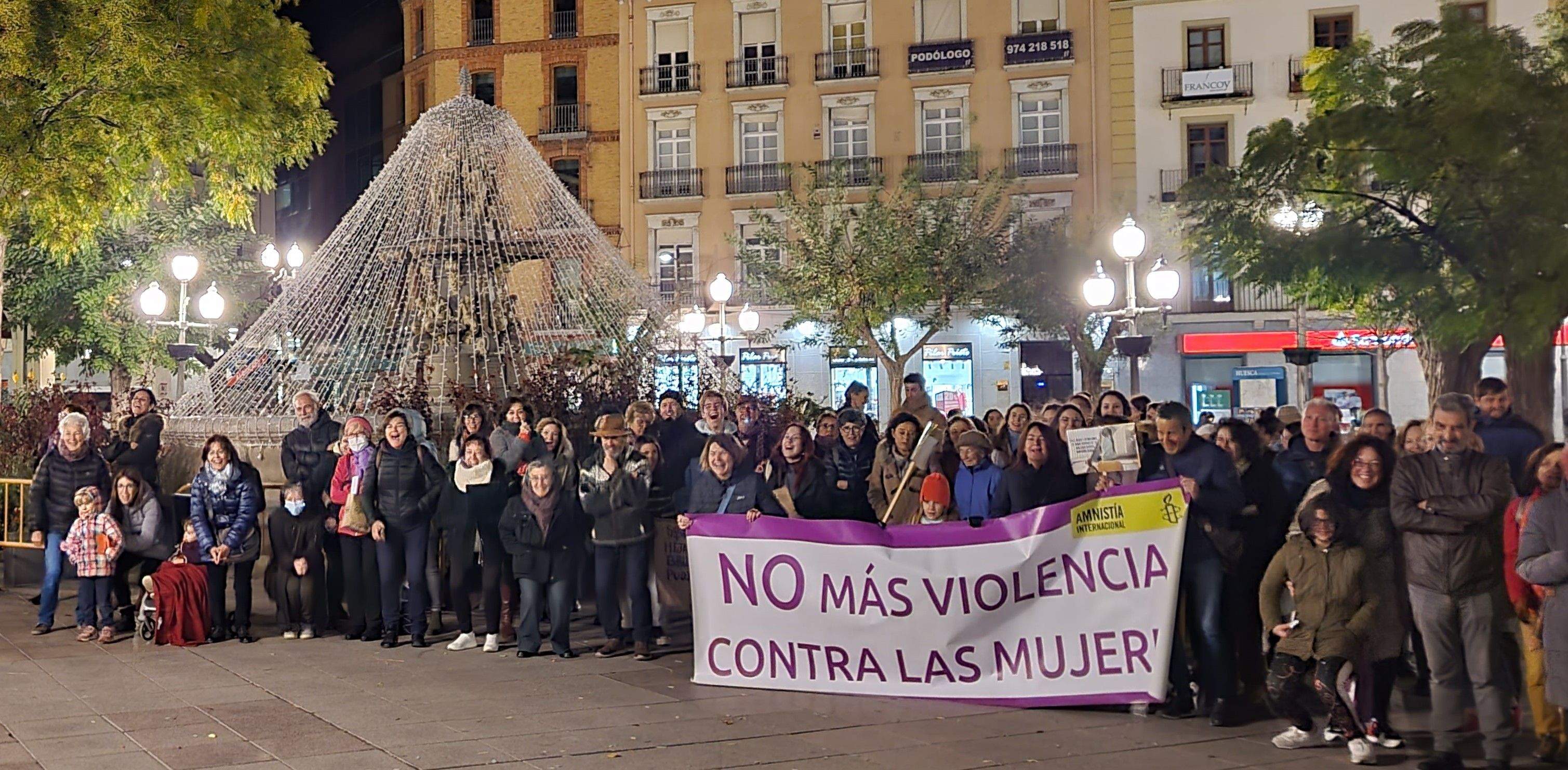 Concentración por el fin de la violencia contra las mujeres en Huesca