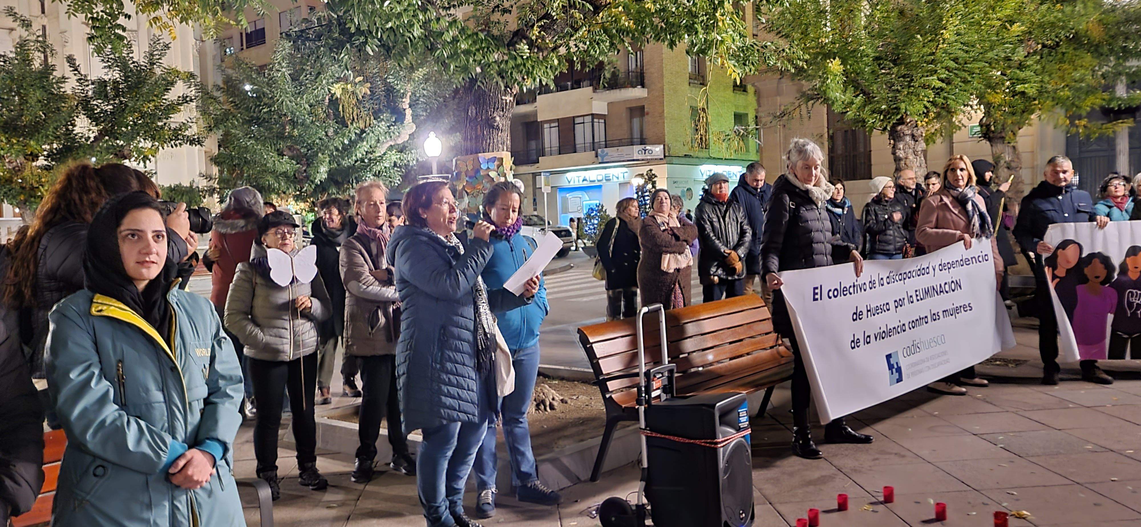 Concentración por el fin de la violencia contra las mujeres en Huesca