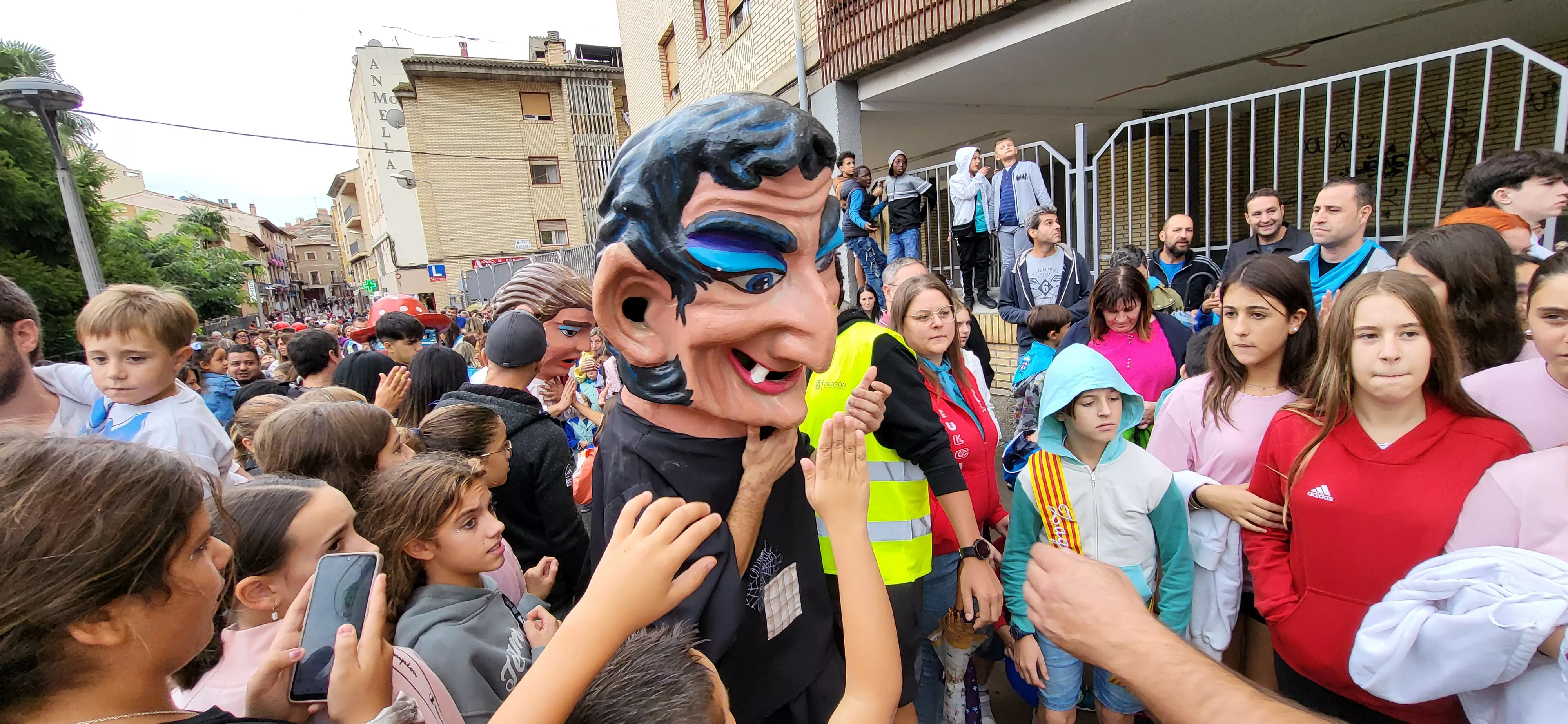 Codetazo infantil con el que Monzón ha iniciado las fiestas de San Mateo 2024. Foto Mercedes Manterola