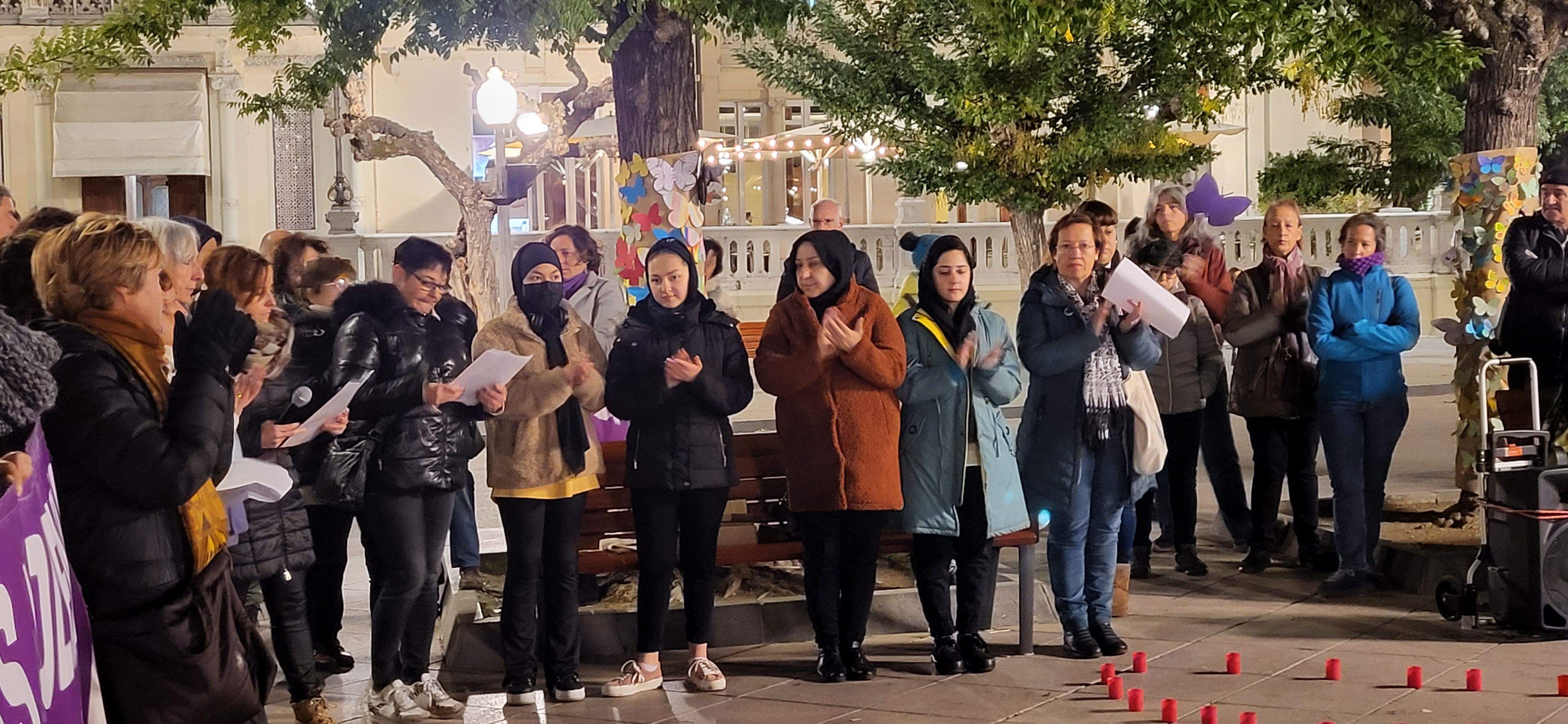 Concentración por el fin de la violencia contra las mujeres en Huesca