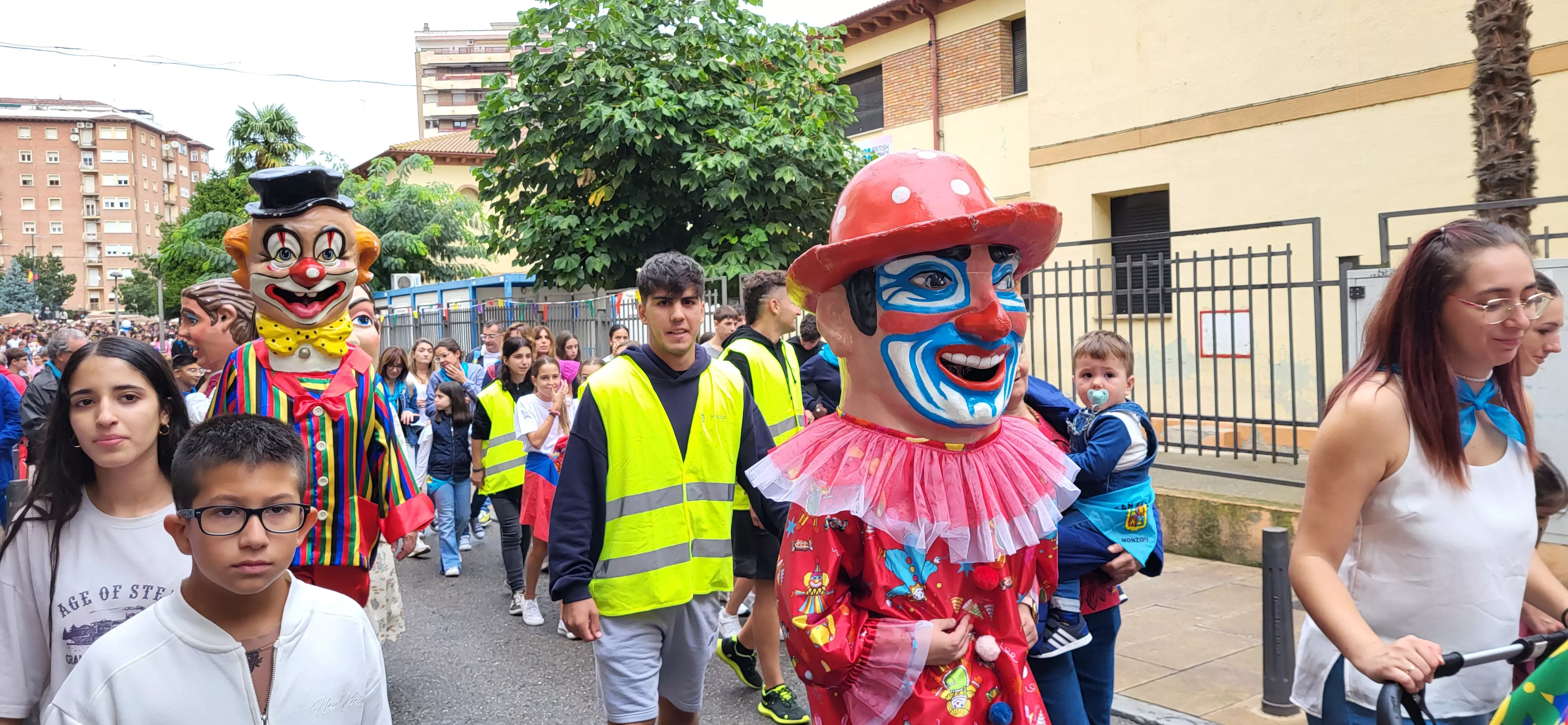 Codetazo infantil con el que Monzón ha iniciado las fiestas de San Mateo 2024. Foto Mercedes Manterola