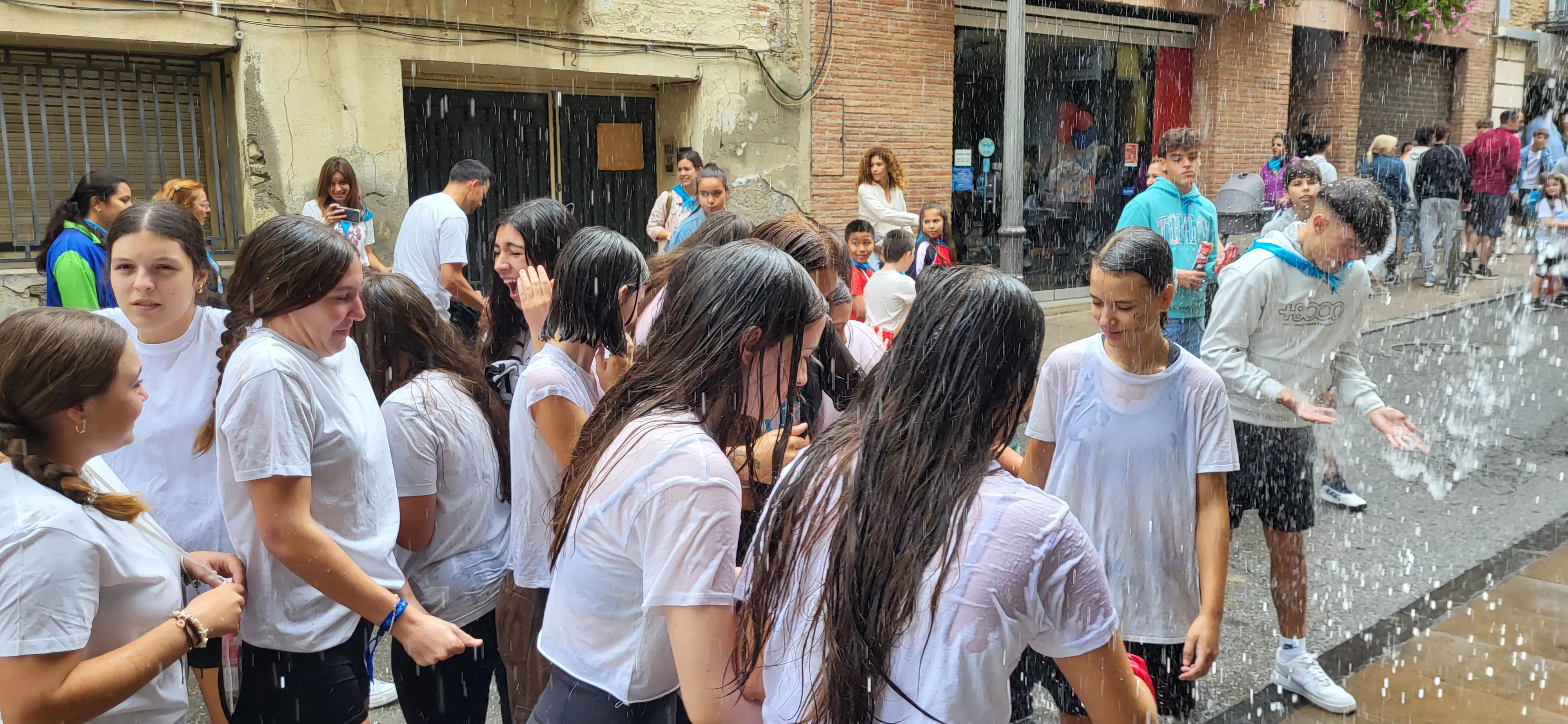 Codetazo infantil con el que Monzón ha iniciado las fiestas de San Mateo 2024. Foto Mercedes Manterola