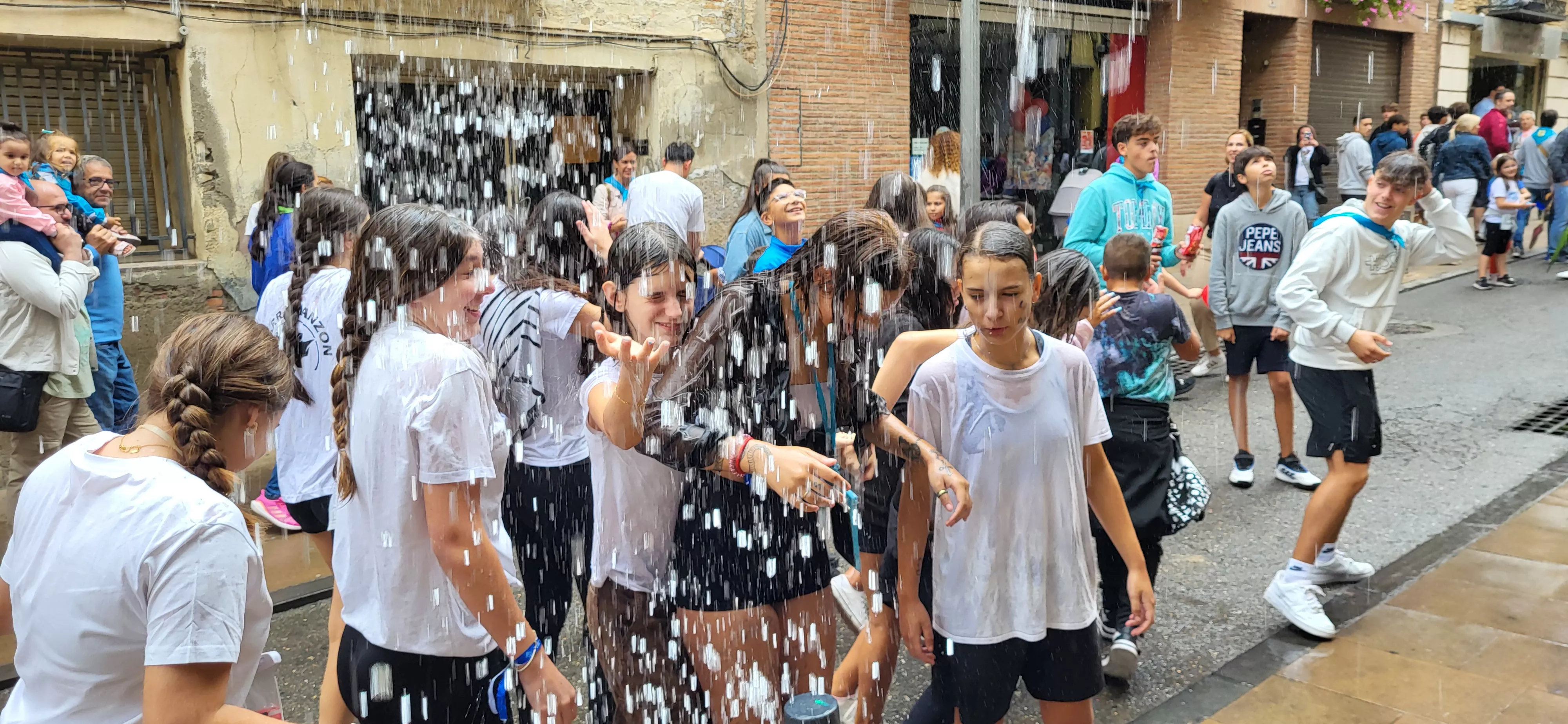 Codetazo infantil con el que Monzón ha iniciado las fiestas de San Mateo 2024. Foto Mercedes Manterola