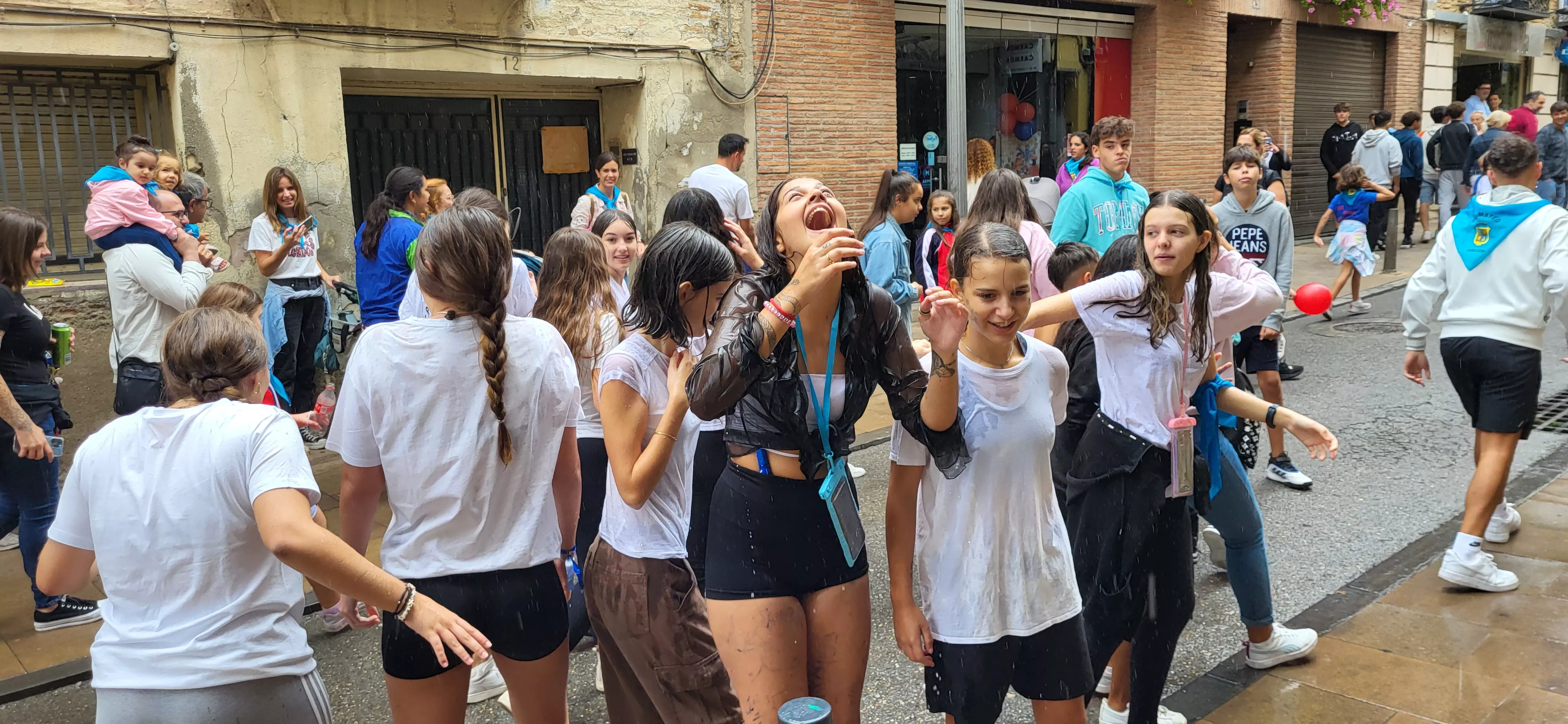 Codetazo infantil con el que Monzón ha iniciado las fiestas de San Mateo 2024. Foto Mercedes Manterola