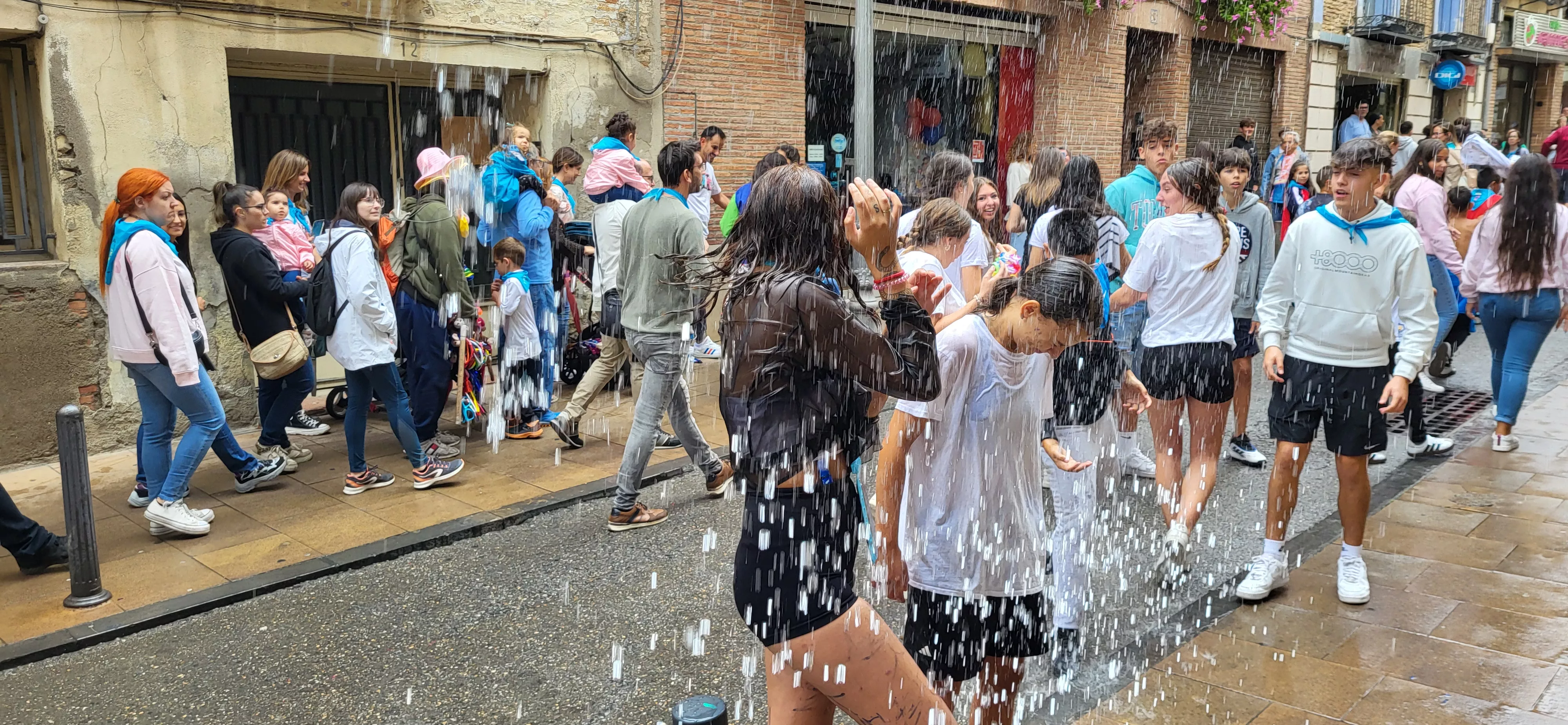 Codetazo infantil con el que Monzón ha iniciado las fiestas de San Mateo 2024. Foto Mercedes Manterola