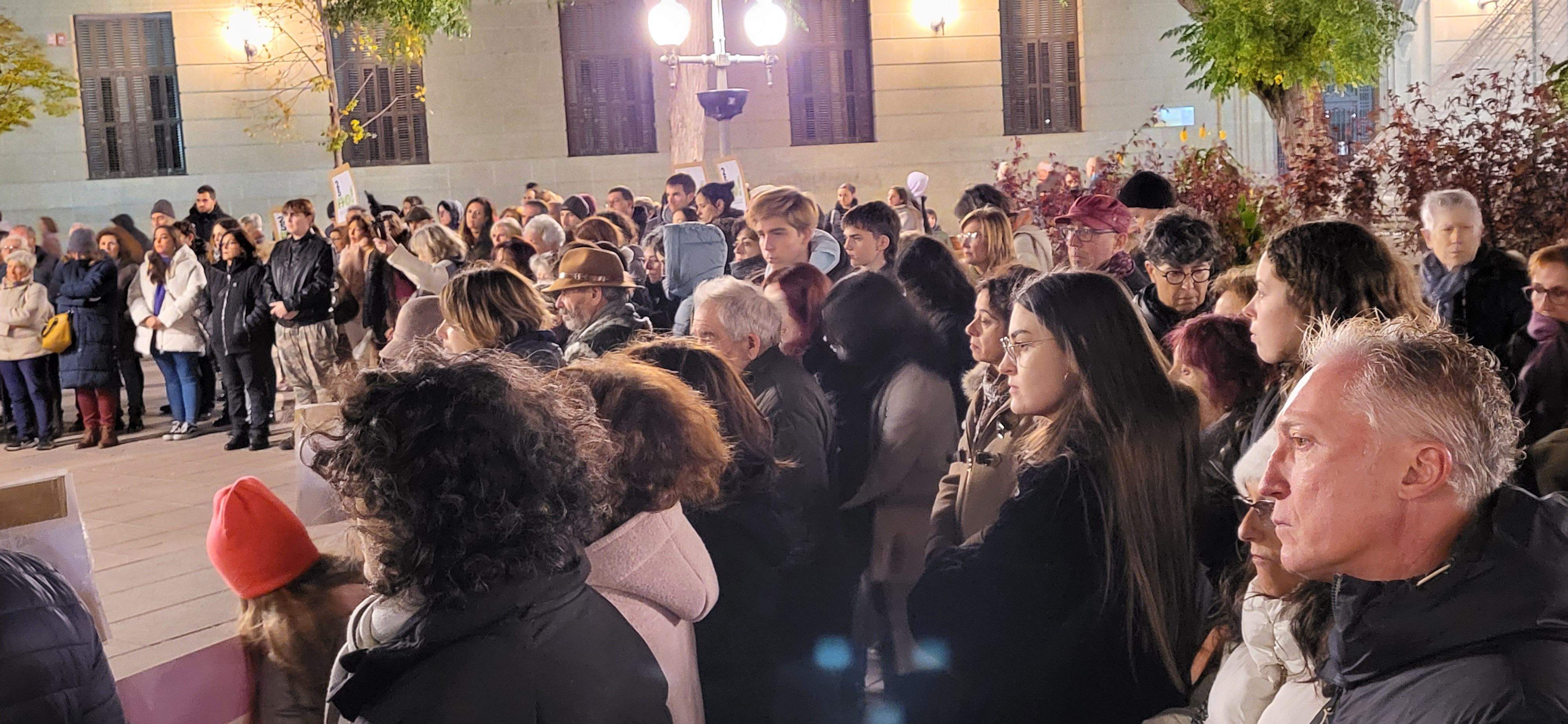 Concentración por el fin de la violencia contra las mujeres en Huesca