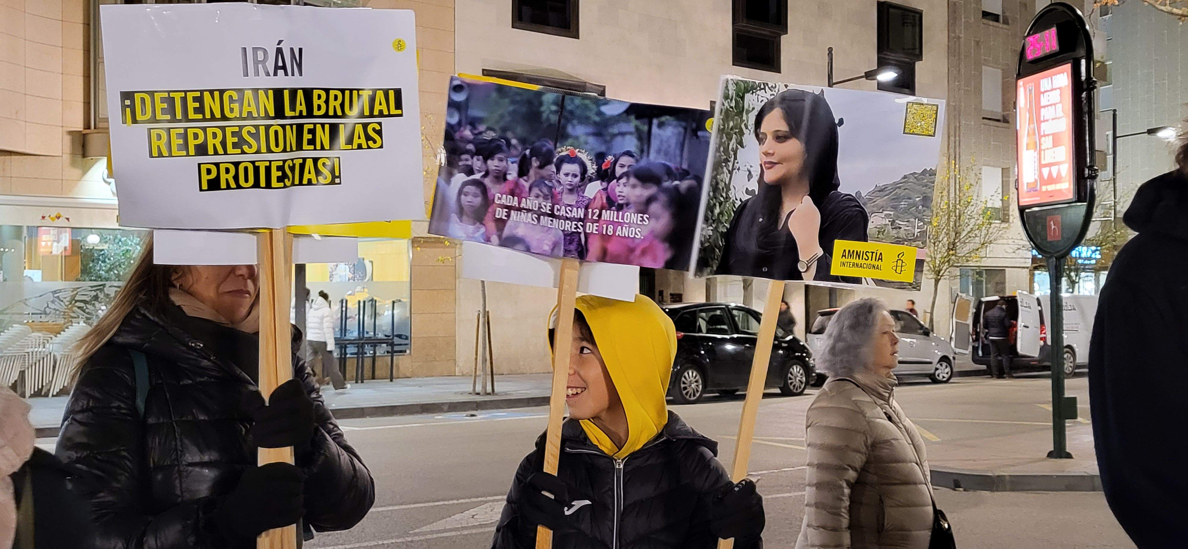 Concentración por el fin de la violencia contra las mujeres en Huesca