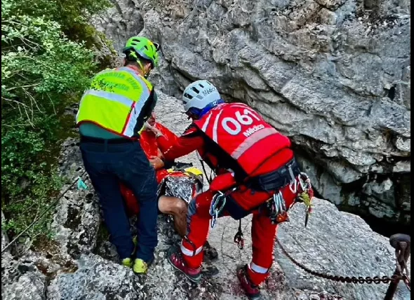 El desprendimiento de una roca causa heridas de gravedad a un senderista en el cañón de Añisclo. El desprendimiento de una roca causa heridas de gravedad a un senderista en el cañón de Añisclo.