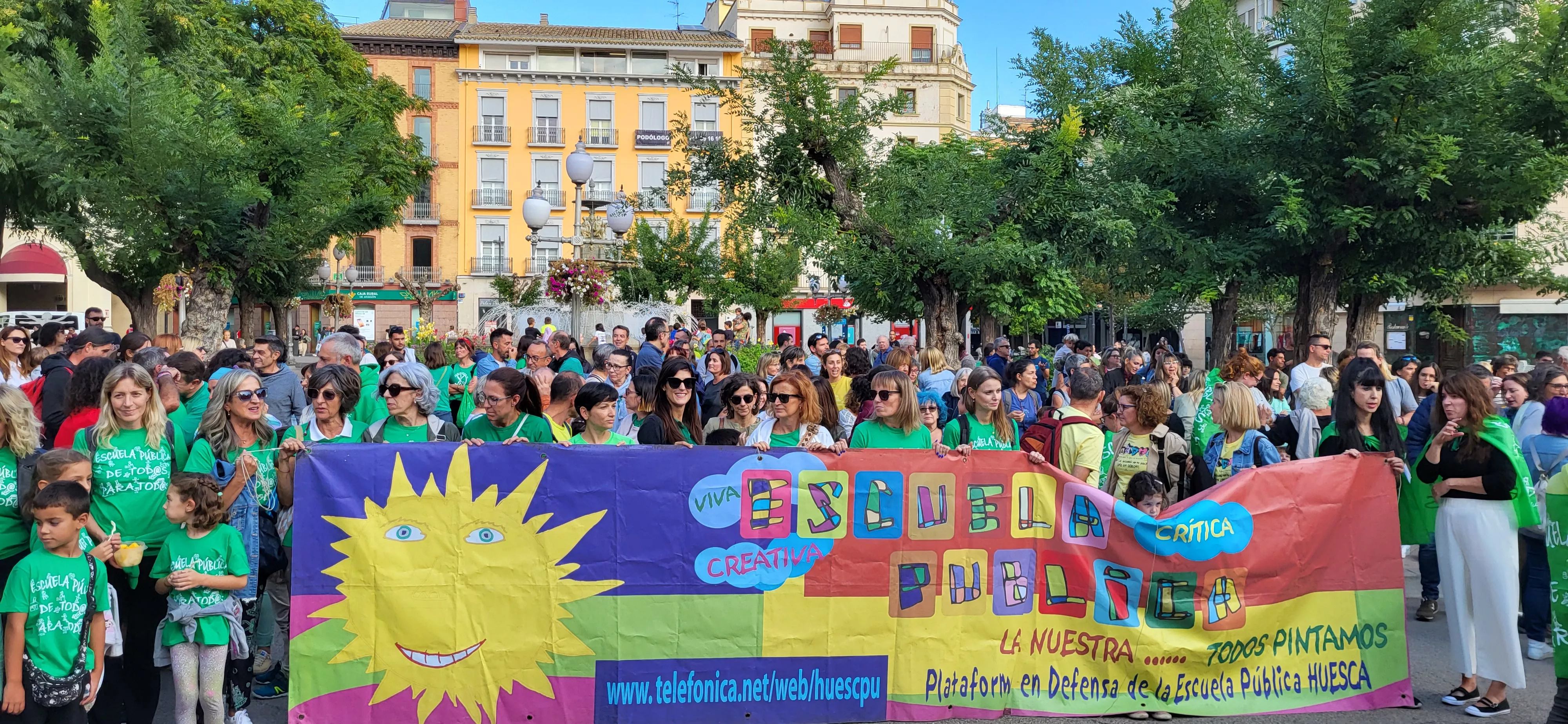 Concentración en Huesca en defensa de la escuela pública. Foto Mercedes Manterola