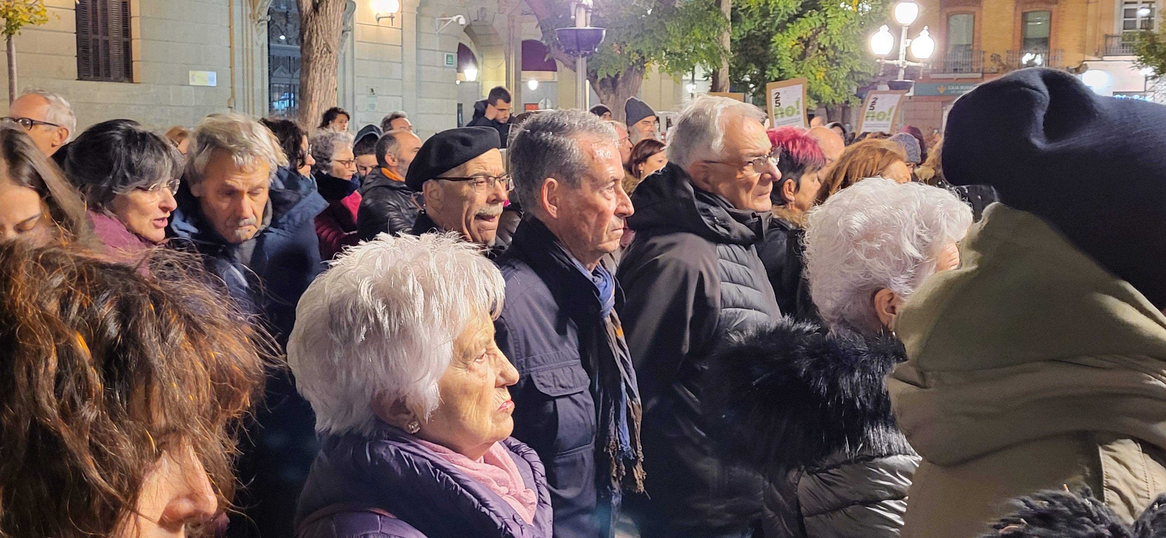Concentración por el fin de la violencia contra las mujeres en Huesca