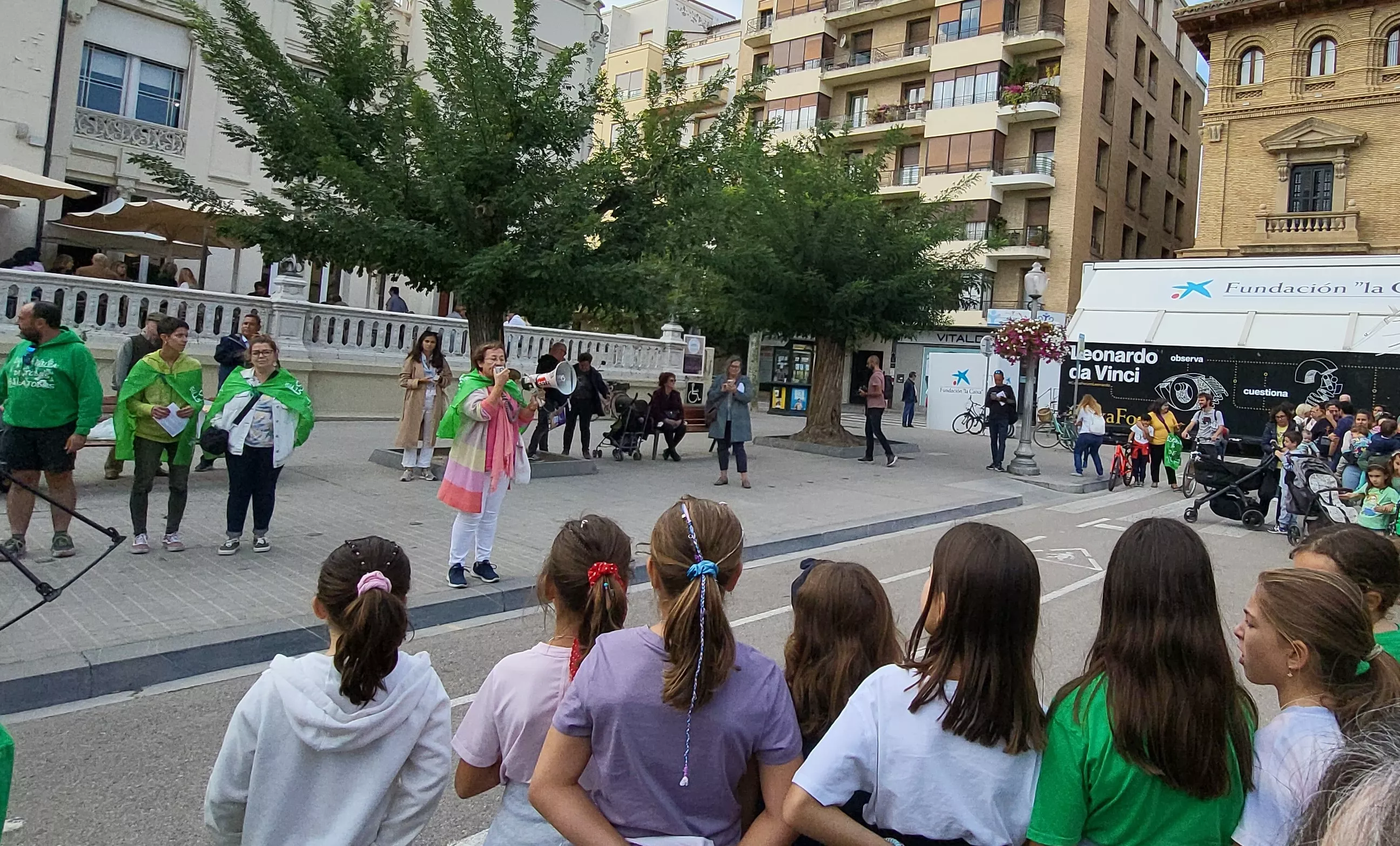 Concentración en Huesca en defensa de la escuela pública. Foto Mercedes Manterola