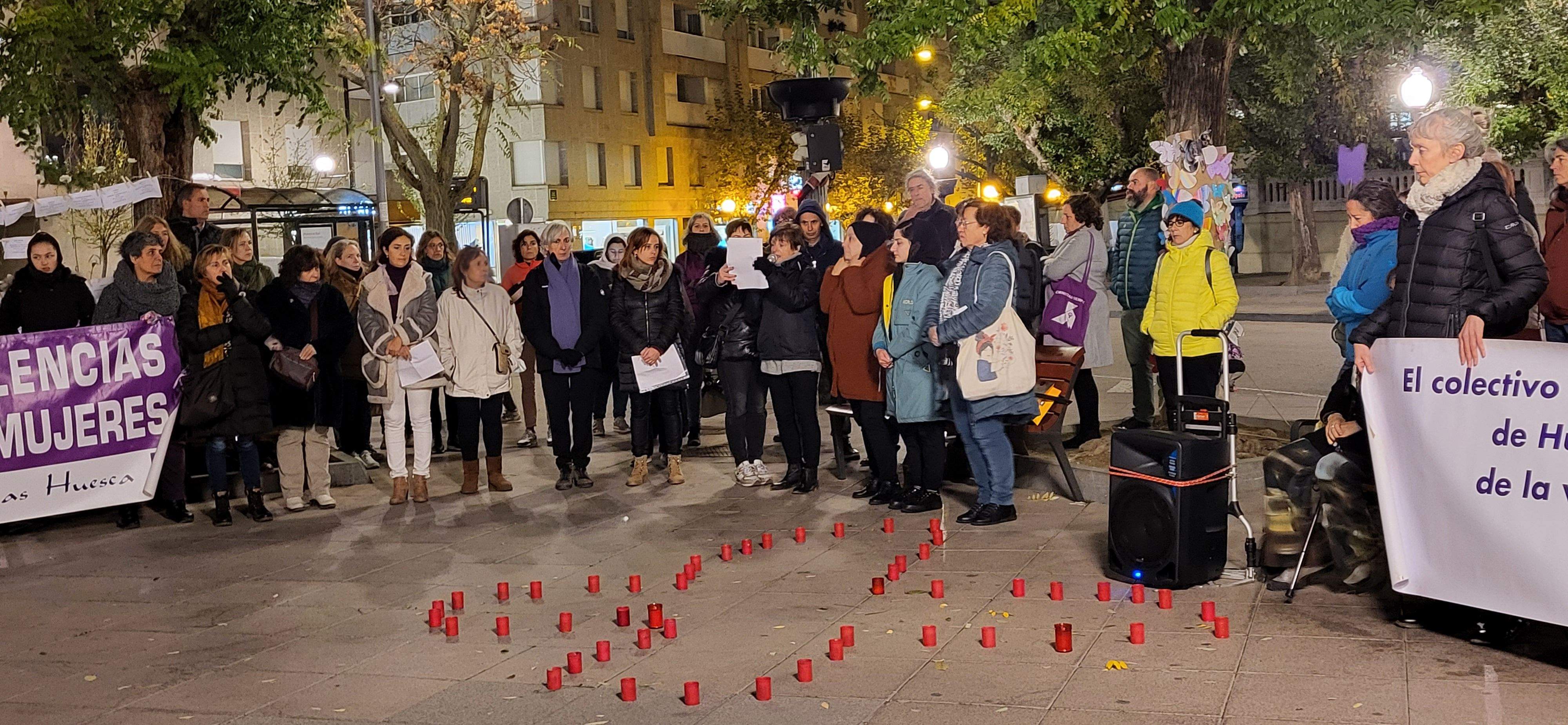 Concentración por el fin de la violencia contra las mujeres en Huesca