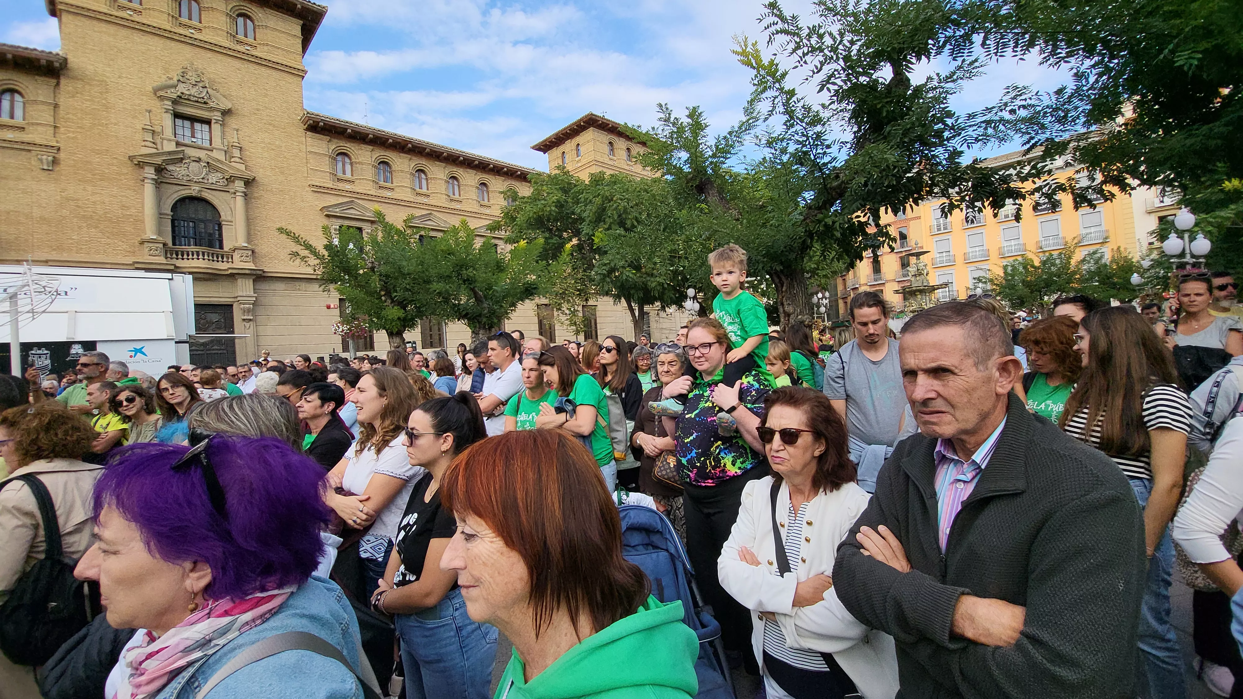 Concentración en Huesca en defensa de la escuela pública. Foto Mercedes Manterola