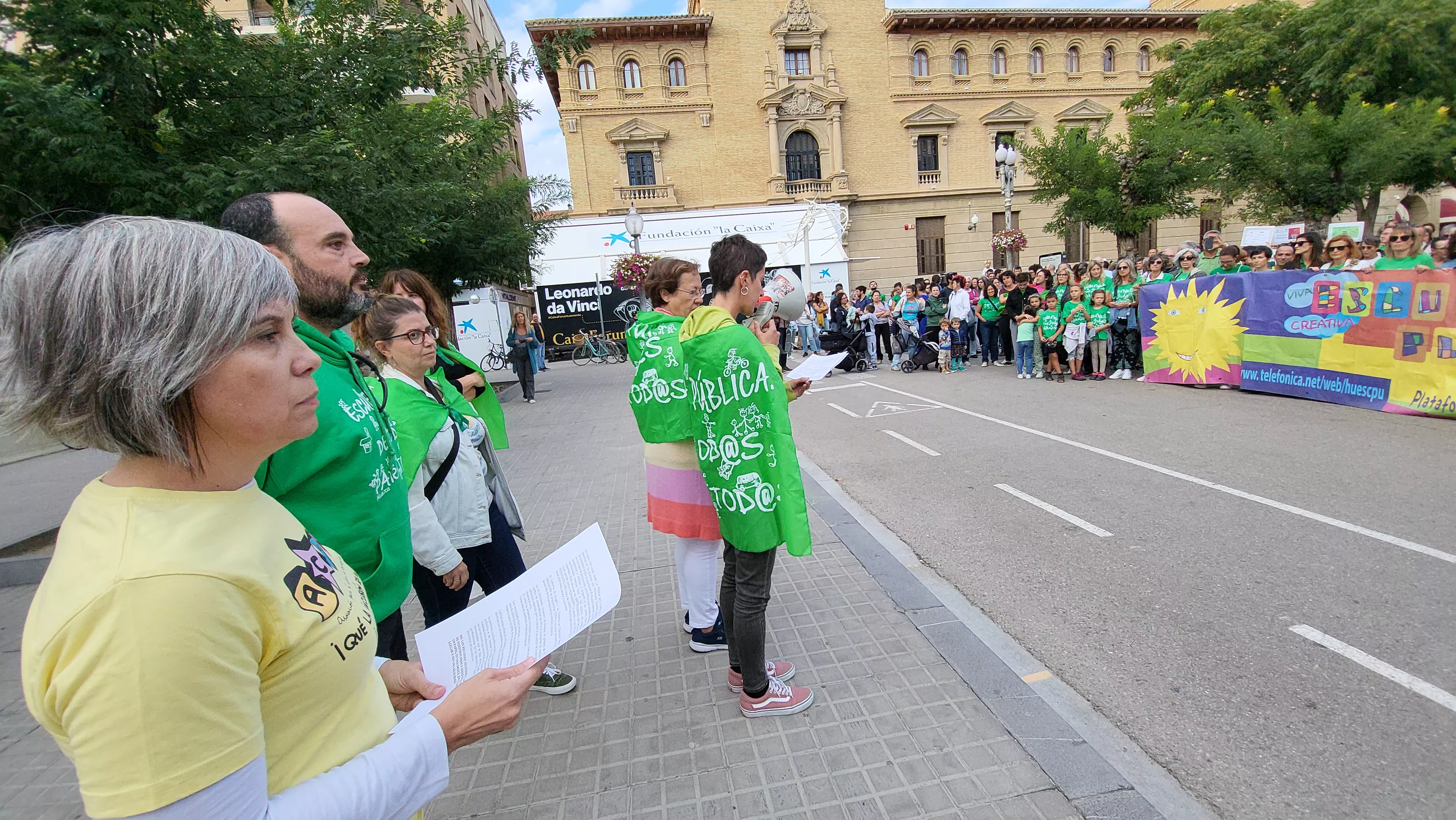 Concentración en Huesca en defensa de la escuela pública. Foto Mercedes Manterola