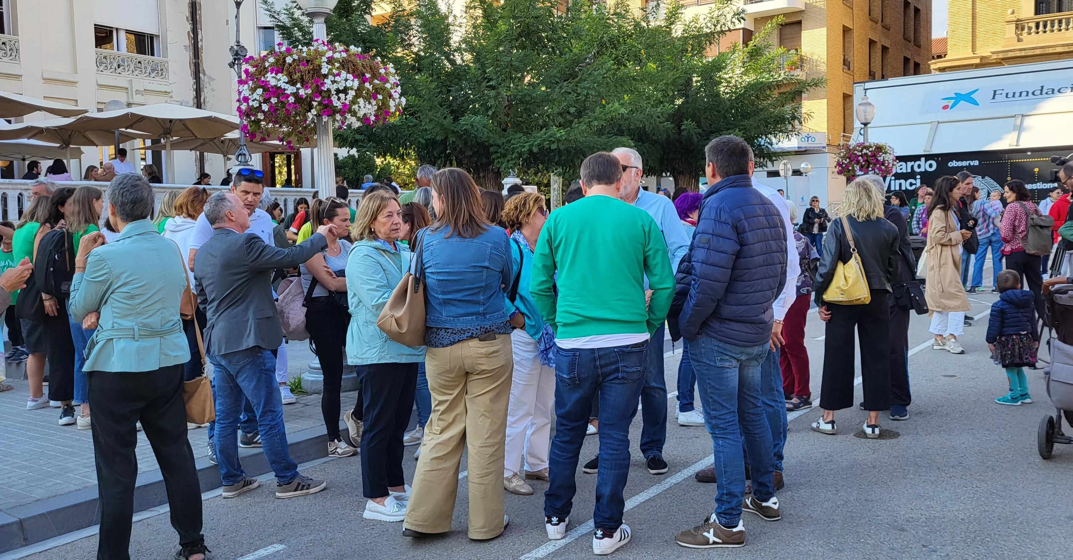 Concentración en Huesca en defensa de la escuela pública. Foto Mercedes Manterola