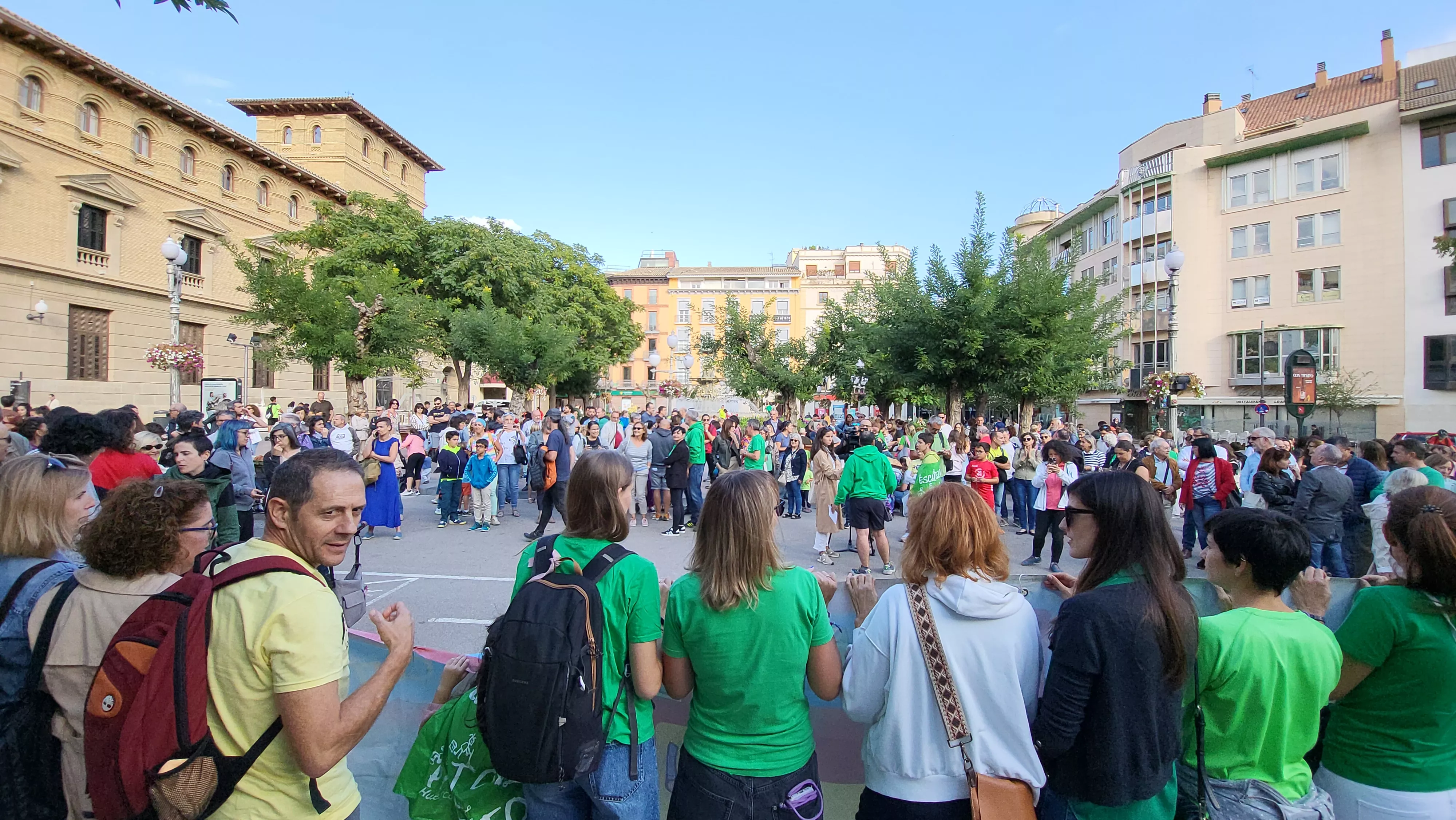 Concentración en Huesca en defensa de la escuela pública. Foto Mercedes Manterola