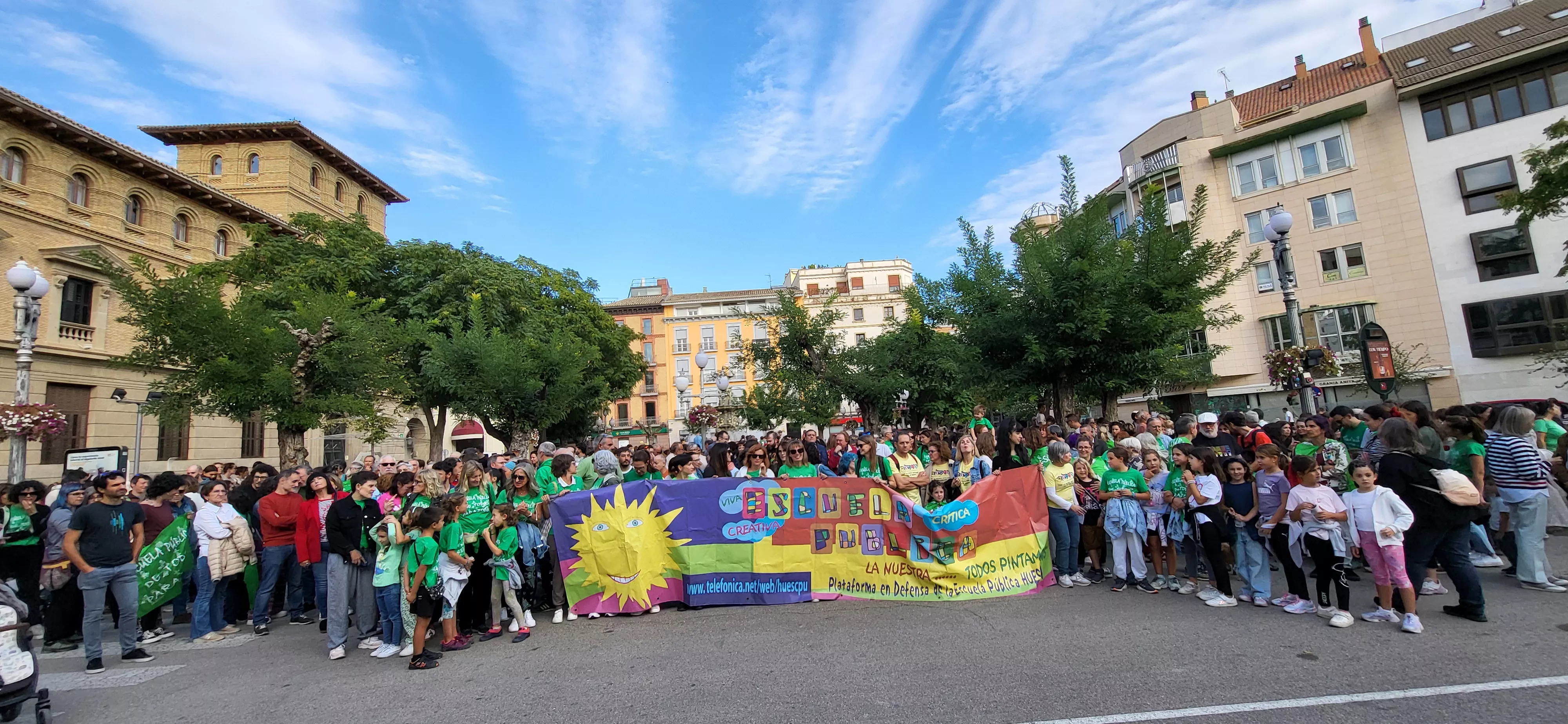 Concentración en Huesca en defensa de la escuela pública. Foto Mercedes Manterola