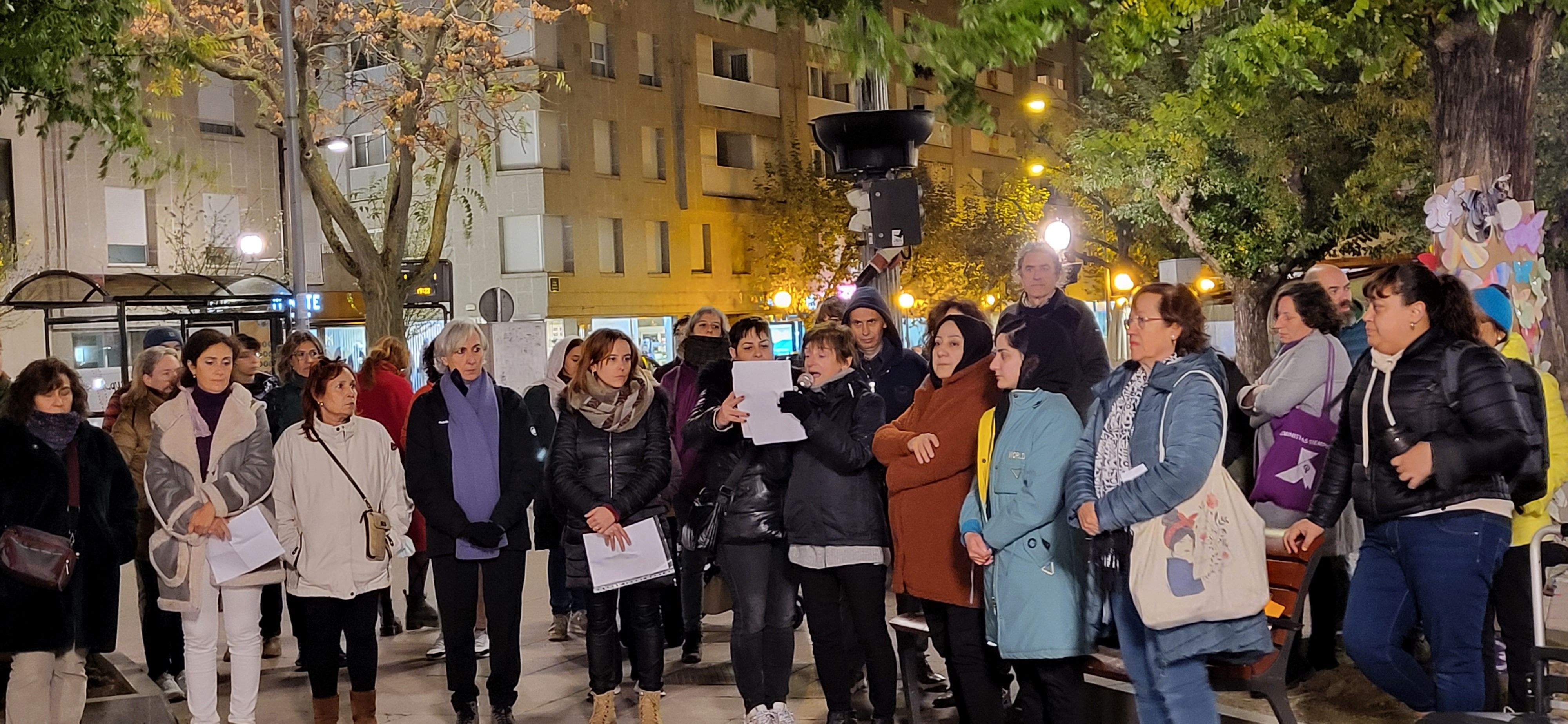 Concentración por el fin de la violencia contra las mujeres en Huesca