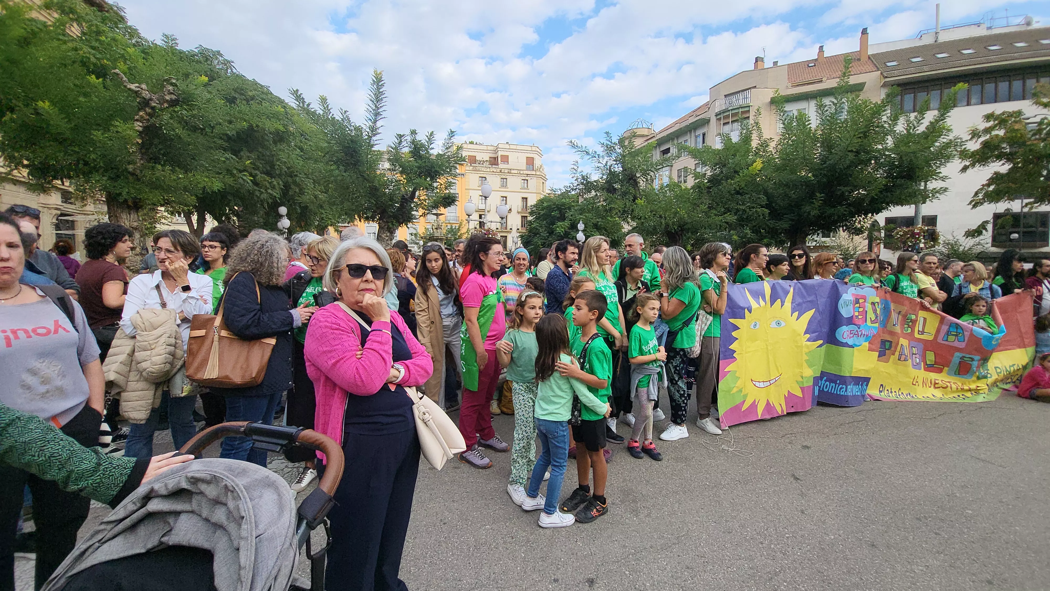 Concentración en Huesca en defensa de la escuela pública. Foto Mercedes Manterola