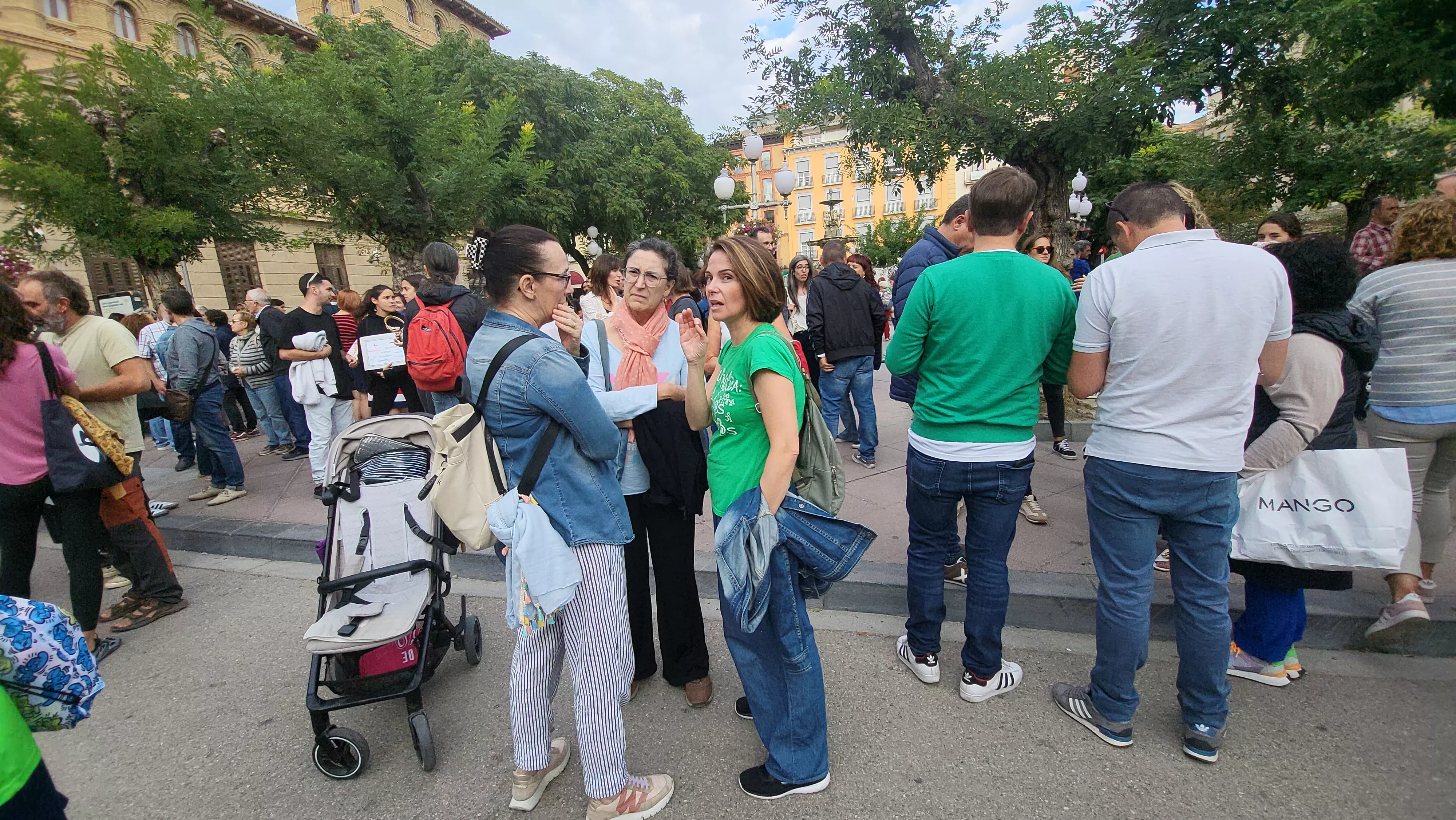 Concentración en Huesca en defensa de la escuela pública. Foto Mercedes Manterola