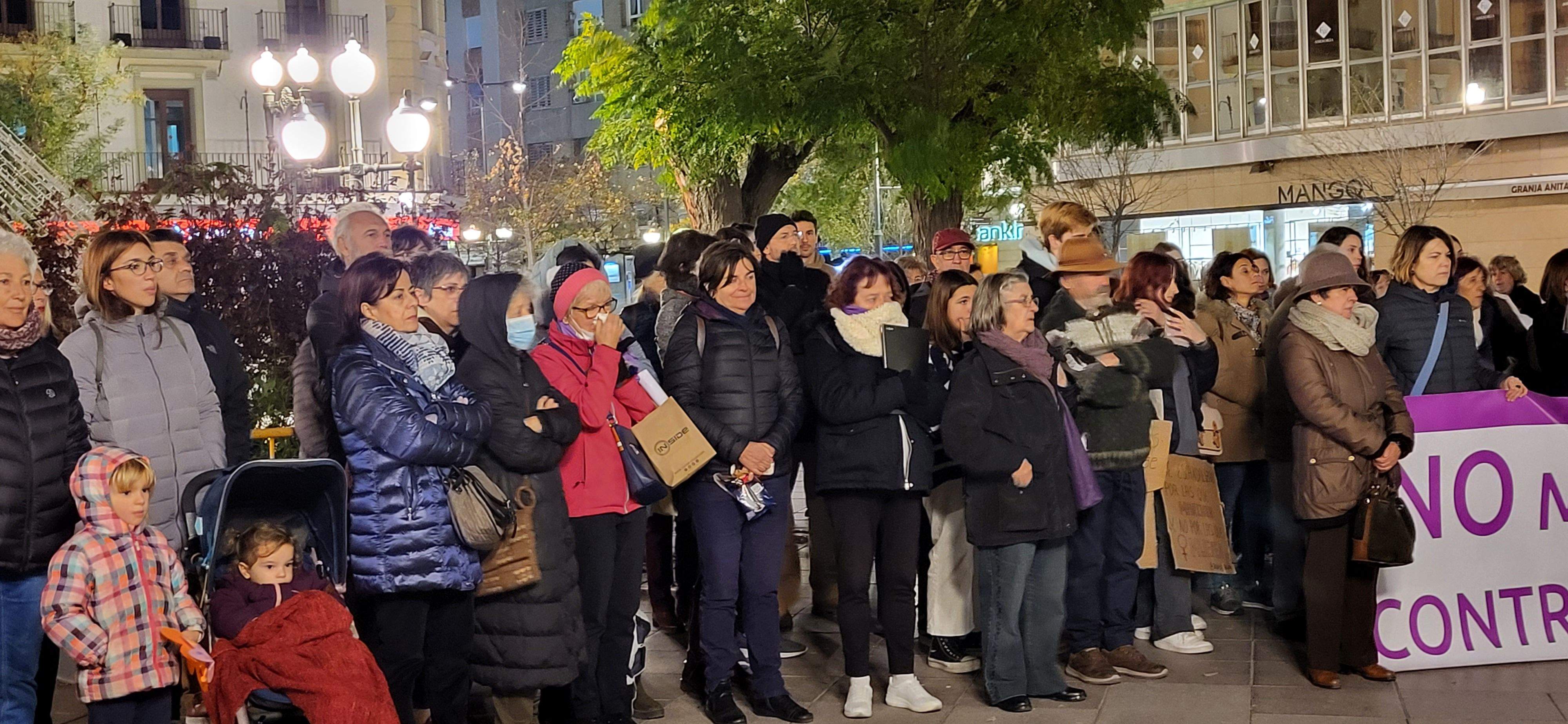 Concentración por el fin de la violencia contra las mujeres en Huesca