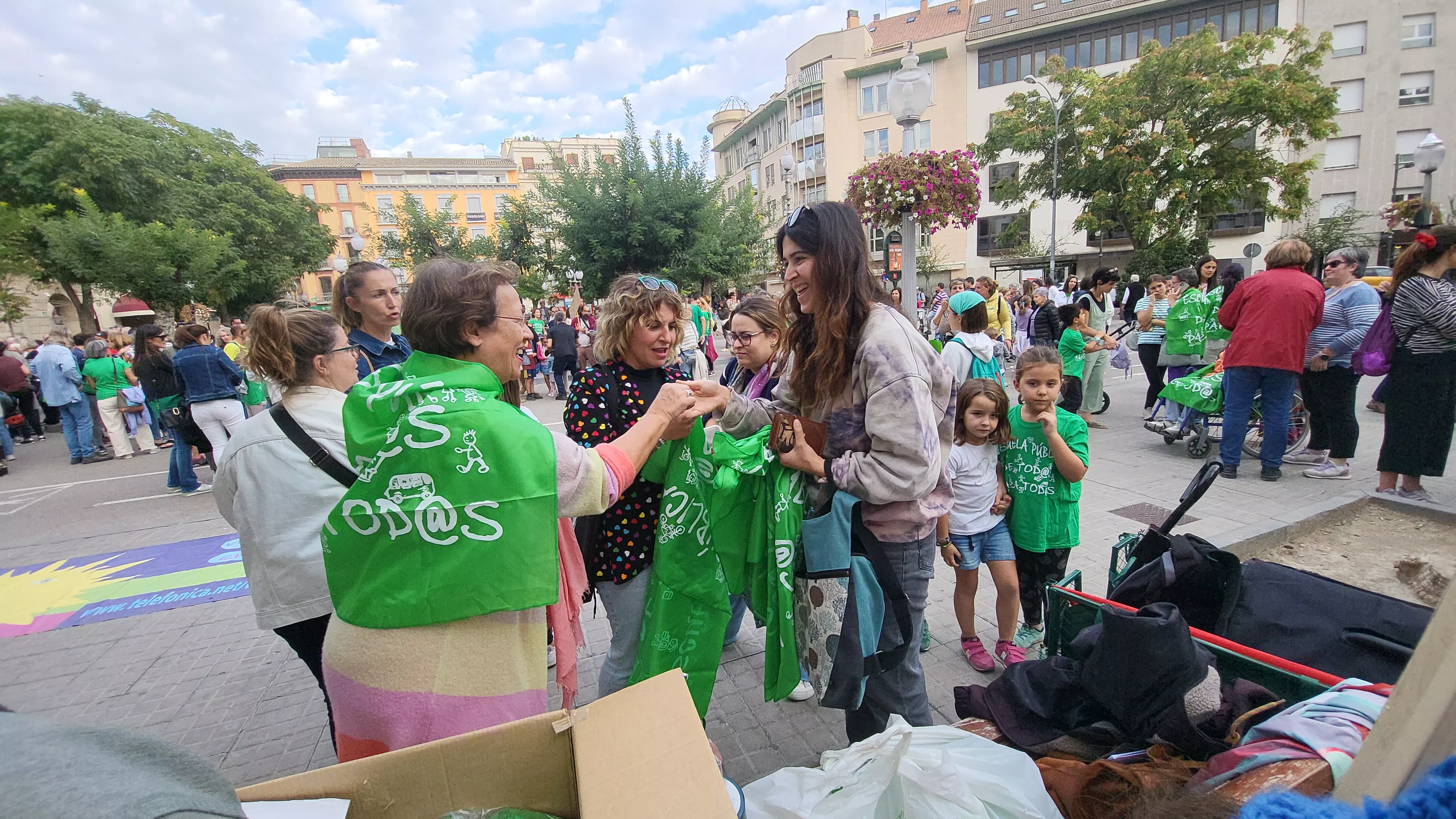 Concentración en Huesca en defensa de la escuela pública. Foto Mercedes Manterola