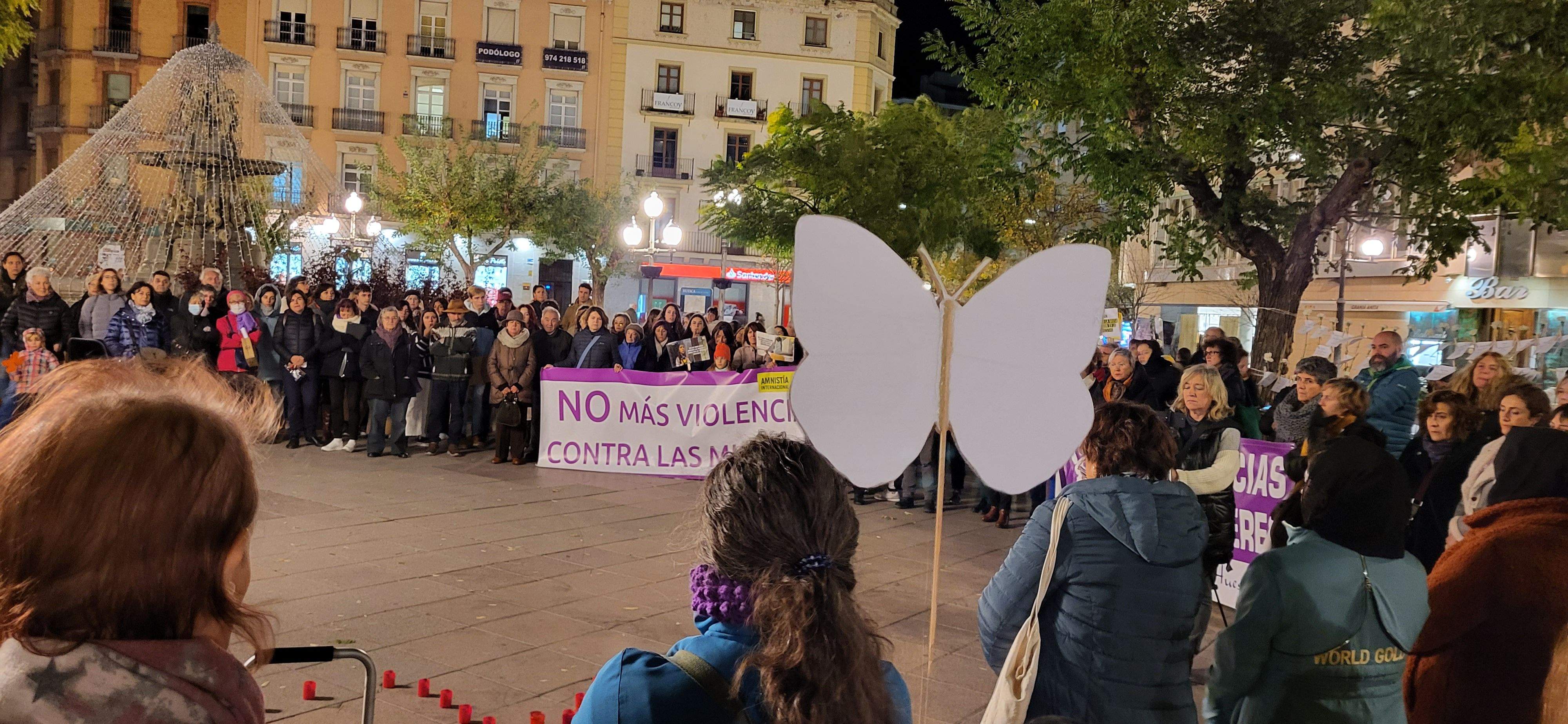 Concentración por el fin de la violencia contra las mujeres en Huesca