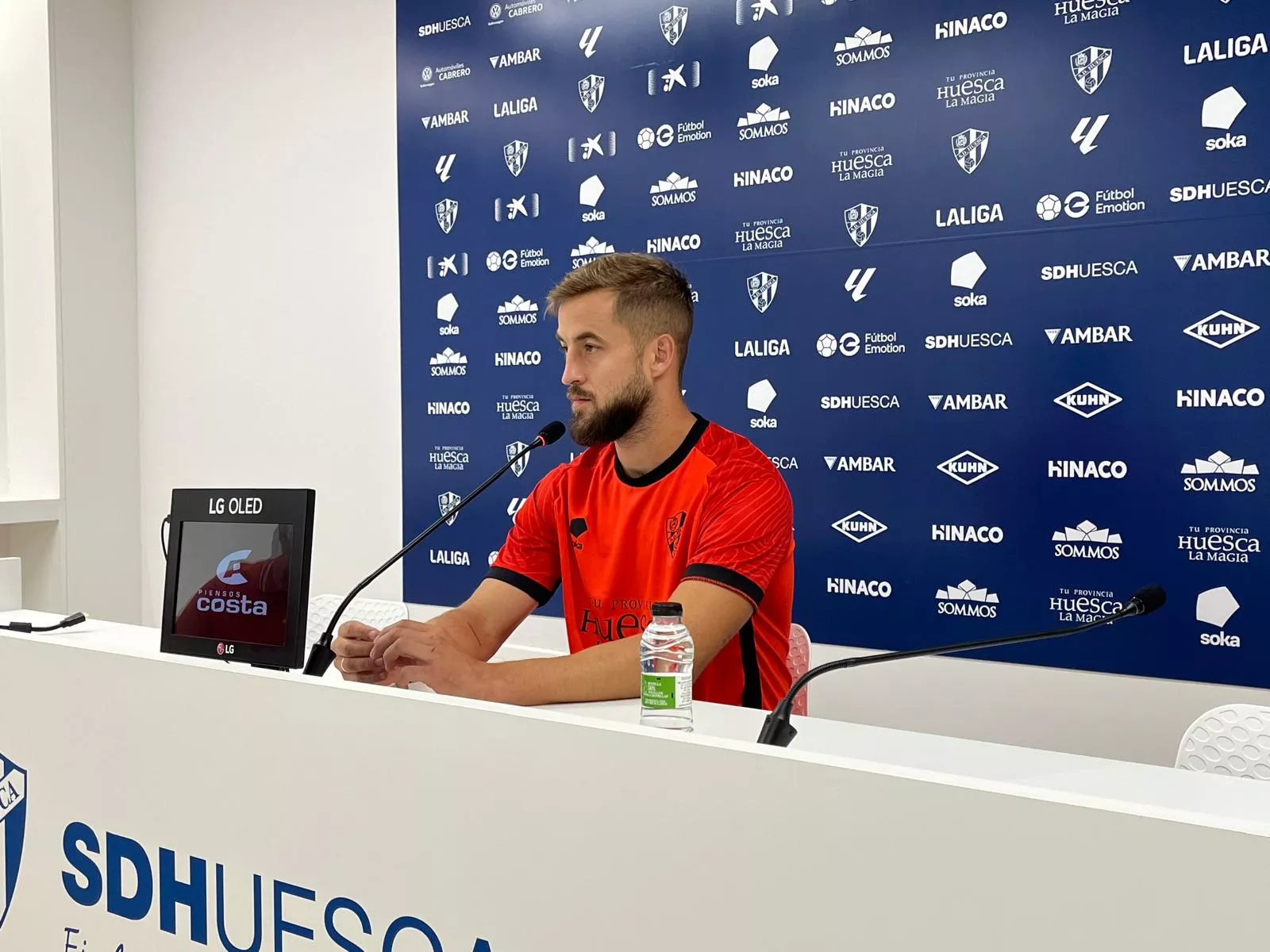 Pulido, 250 partidos de azulgrana: "Me gustan mucho los valores del Huesca y comulgo con los de la provincia". Foto: Adri Mora